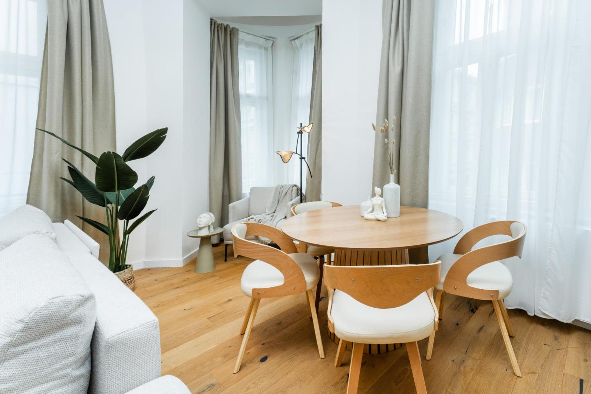 Rentero Cozy Wenceslas square 700m Apartment, Prague