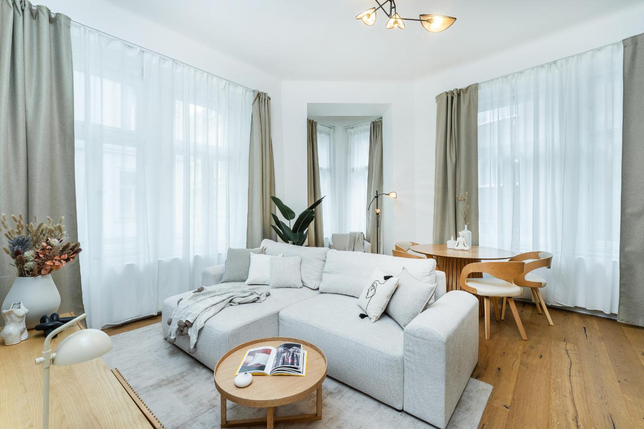 Rentero Cozy Wenceslas square 700m Apartment, Prague