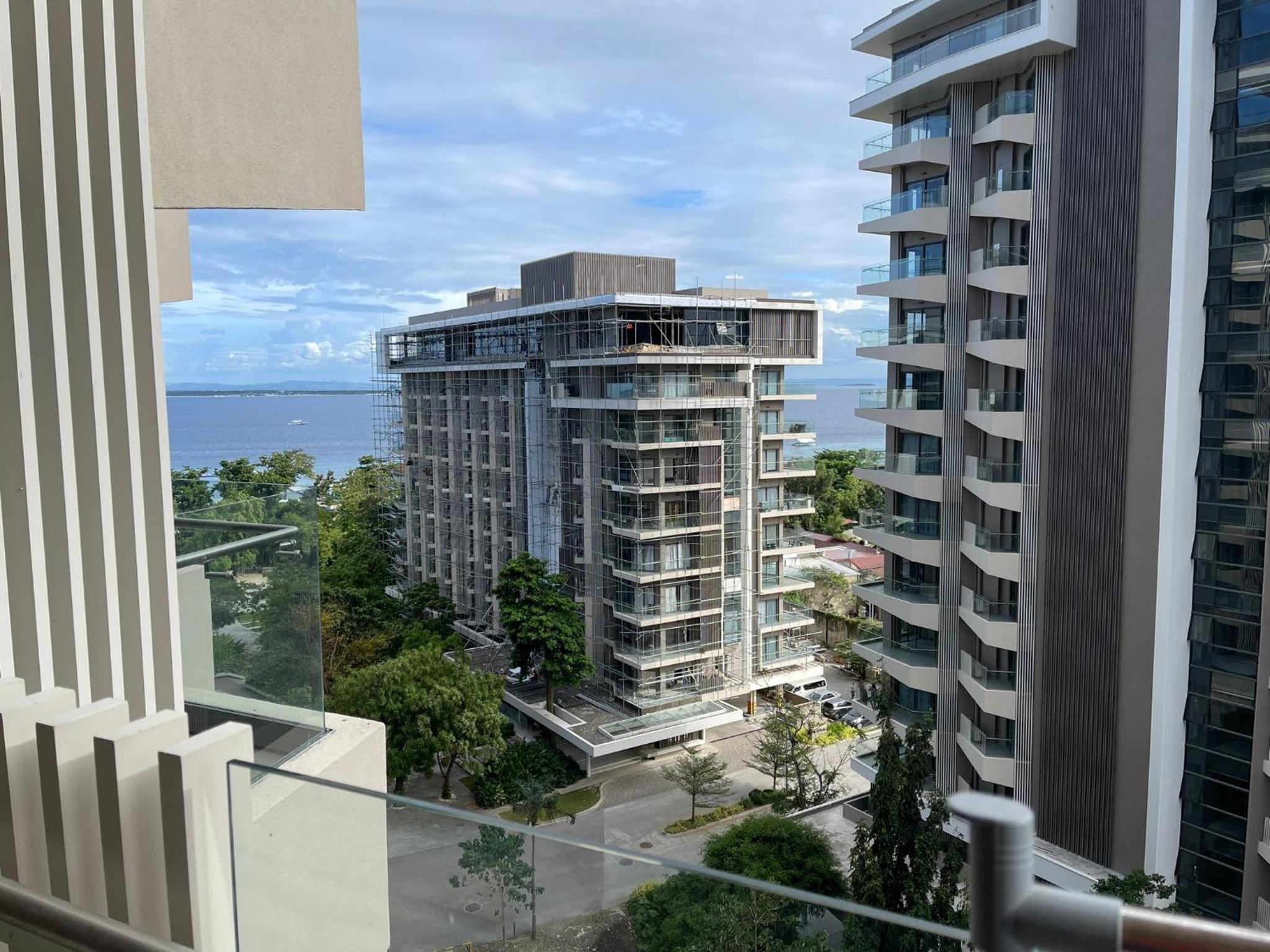 Studio for 5 at Tambuli Residences Garden View by Dominik Studio Apartment with Pool Access & Balcony in Mactan