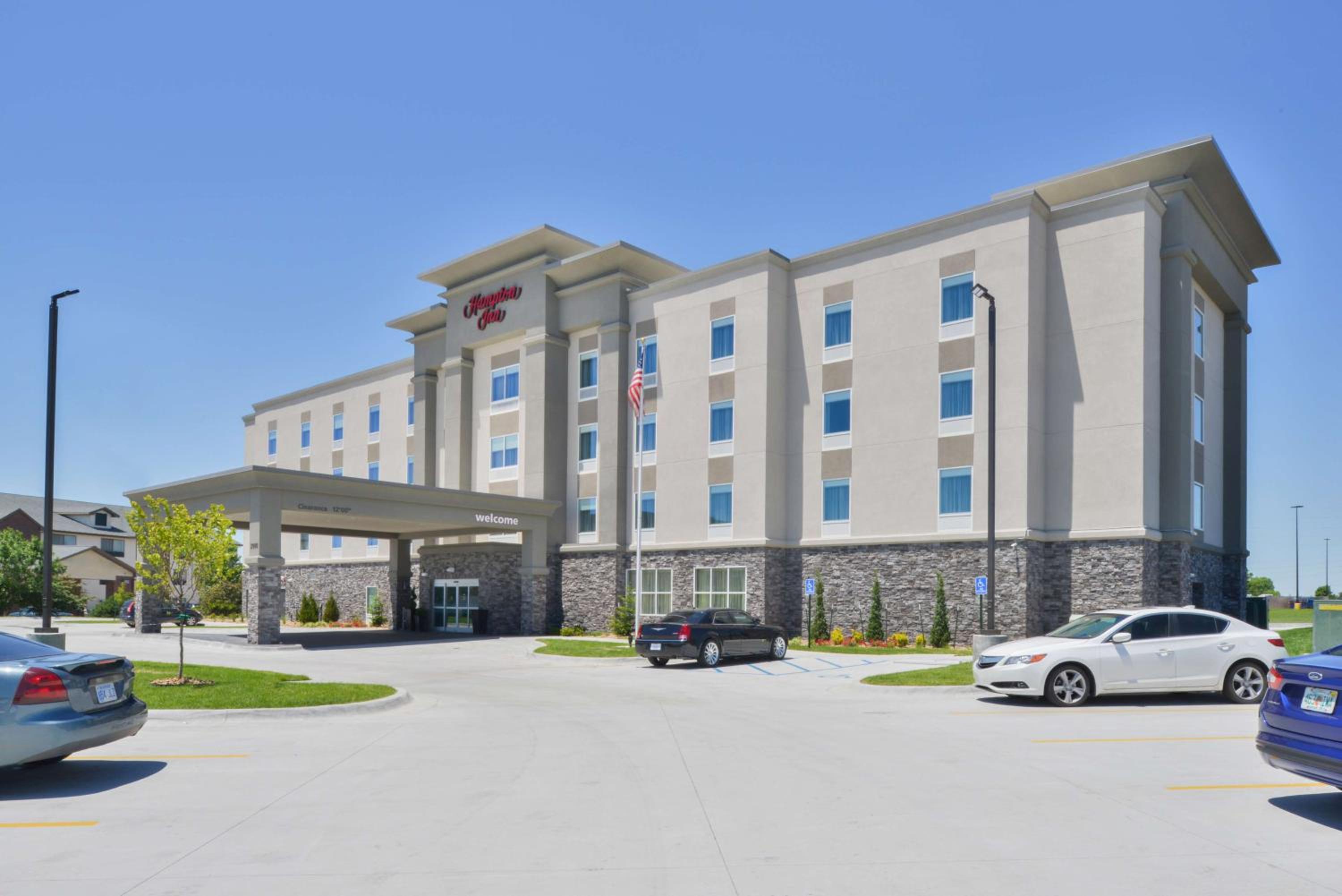 Emporia Vacations - Hampton Inn Emporia, KS - Property Image 1