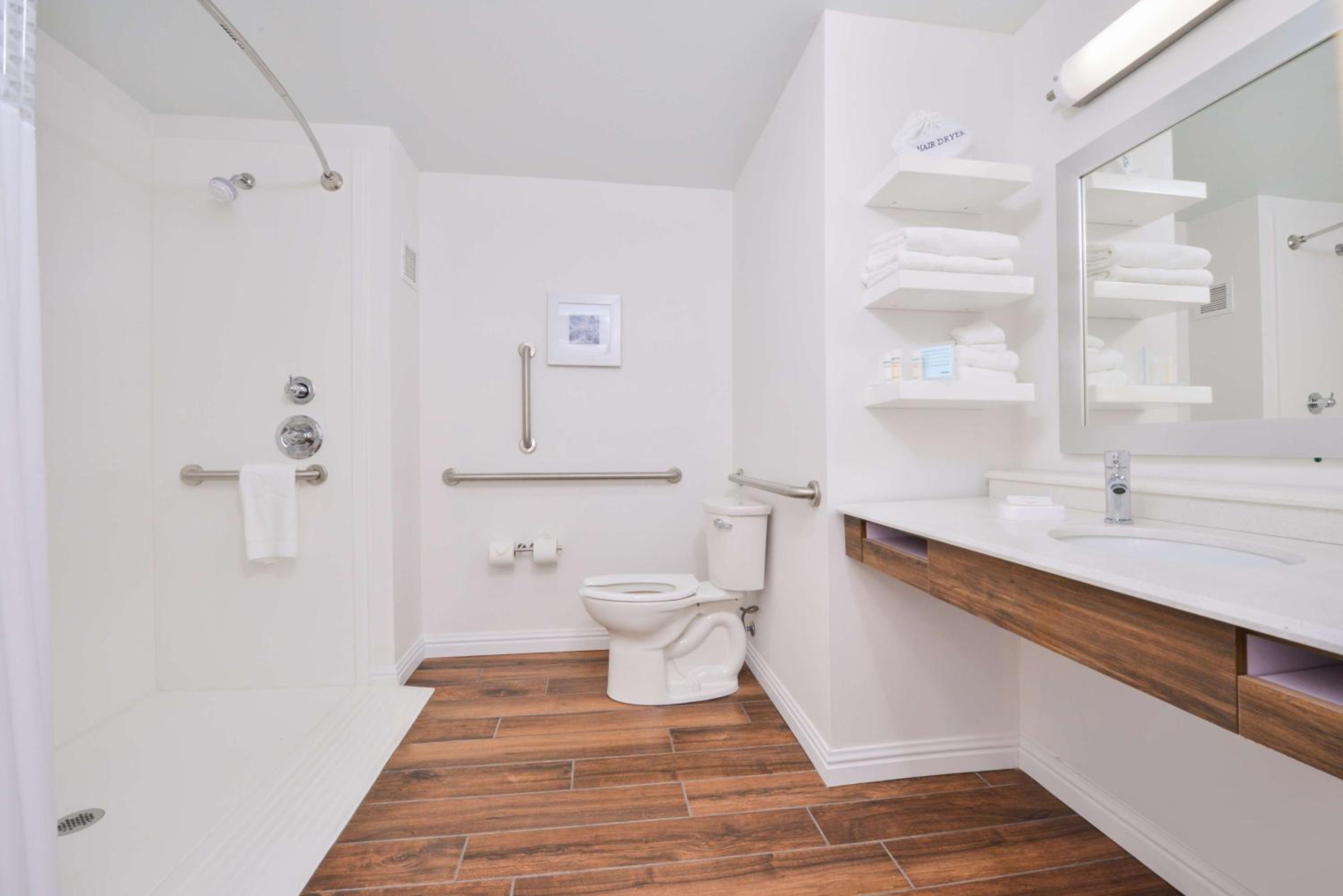 Emporia Vacations - Hampton Inn Emporia, KS - Property Image 15