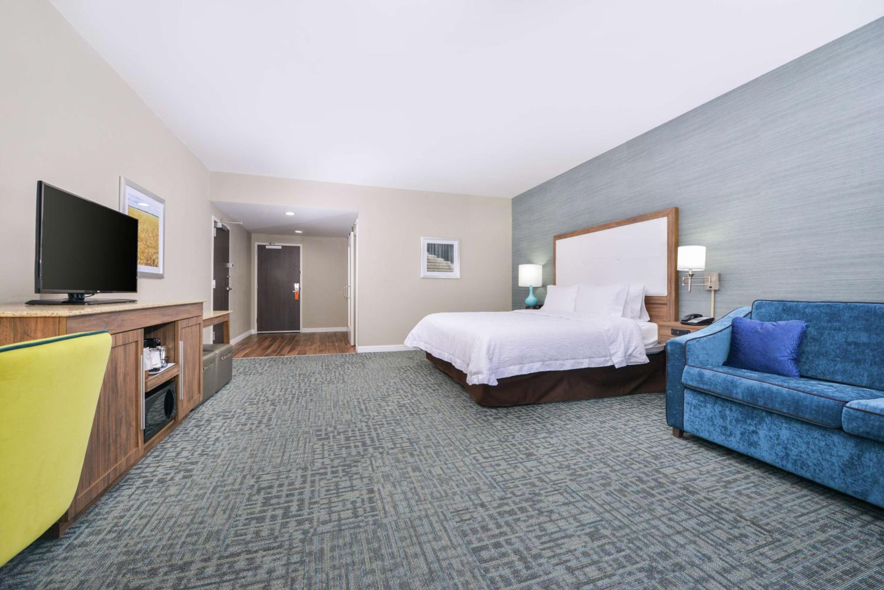 Emporia Vacations - Hampton Inn Emporia, KS - Property Image 35