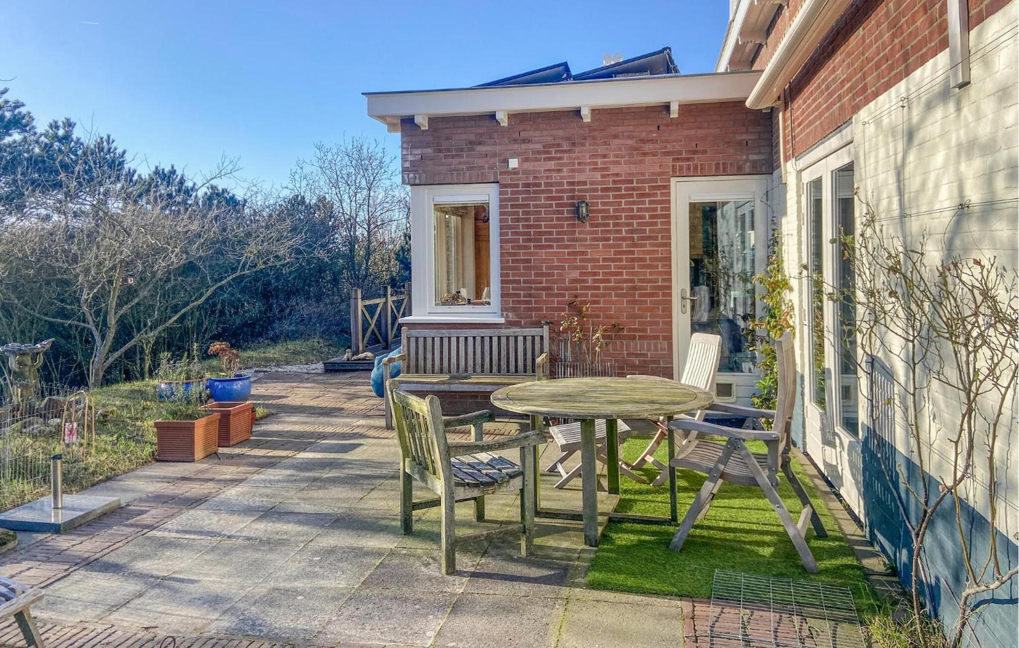Cozy Home In Noordwijk Aan Zee With Kitchen view 2