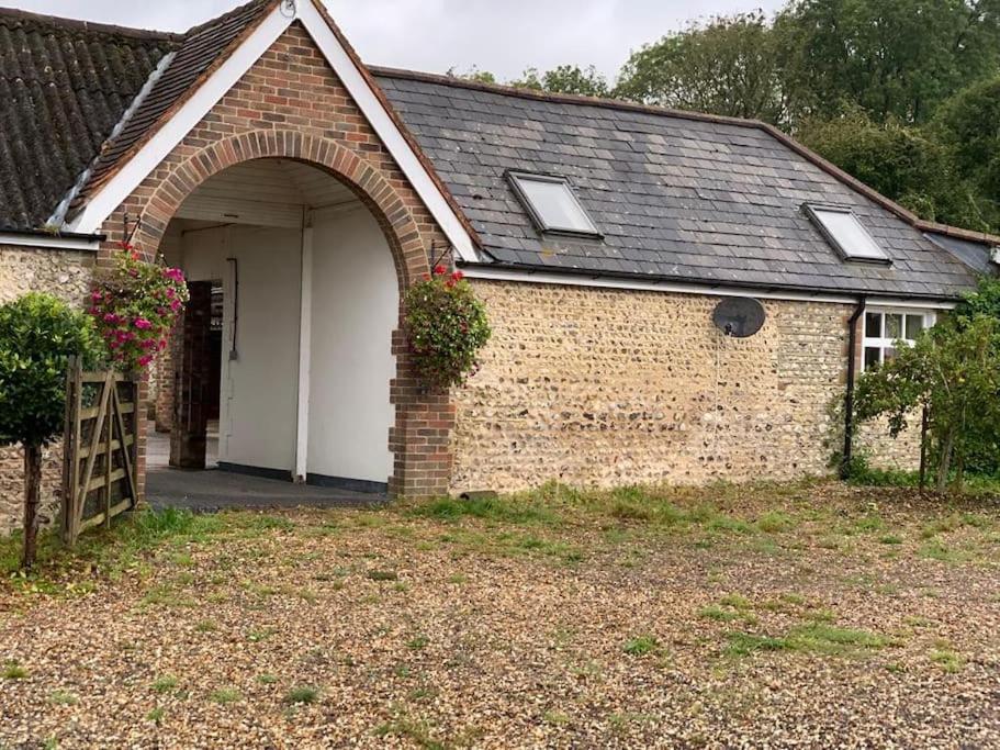 Chillout!! Sussex Flint Cottage- HotTub - Goodwood view 4