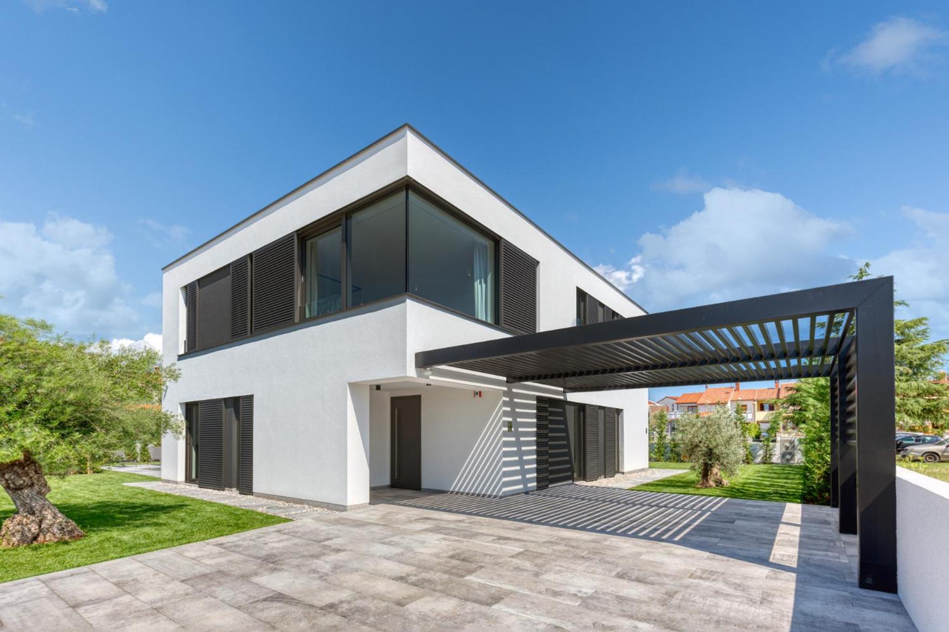 Villa A in Fažana for 8 plus 2 persons with infinity pool only 100 meters from the sea