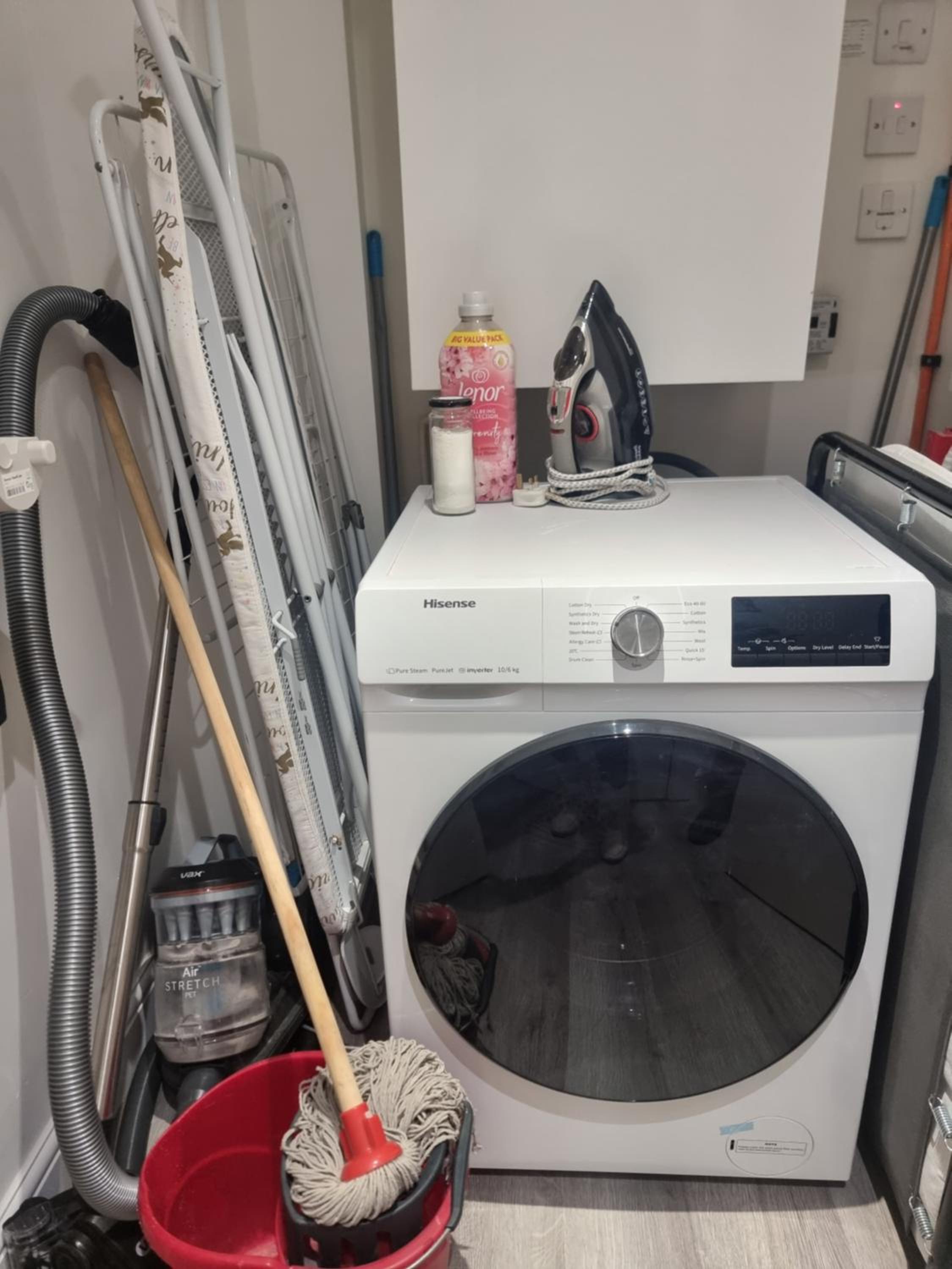 Modern 2Bed 2Bath with Balcony next to DLR Station
