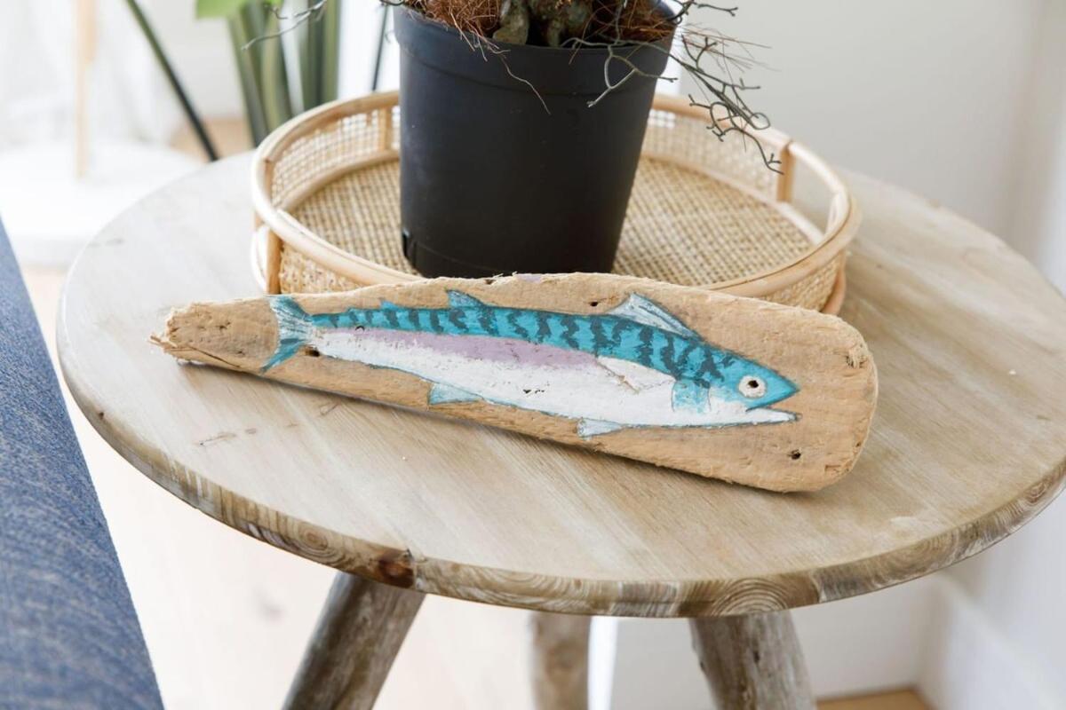 Mariners: Stylish Beachside Getaway with Sea Views