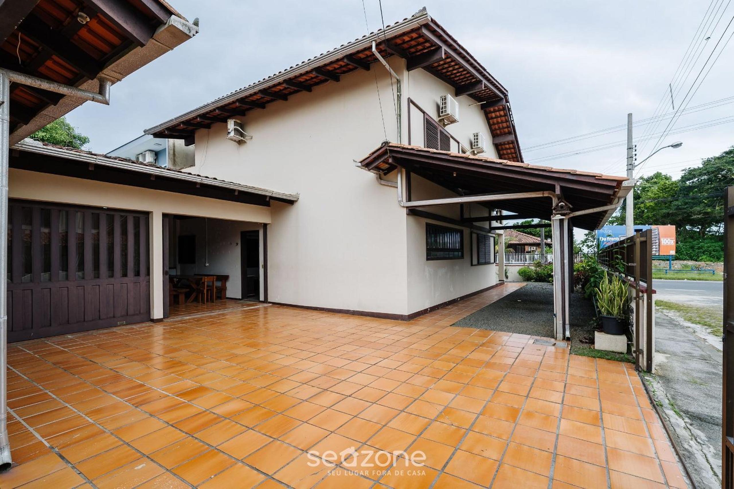 House 100m from the beach in Barra Velha AIA2200