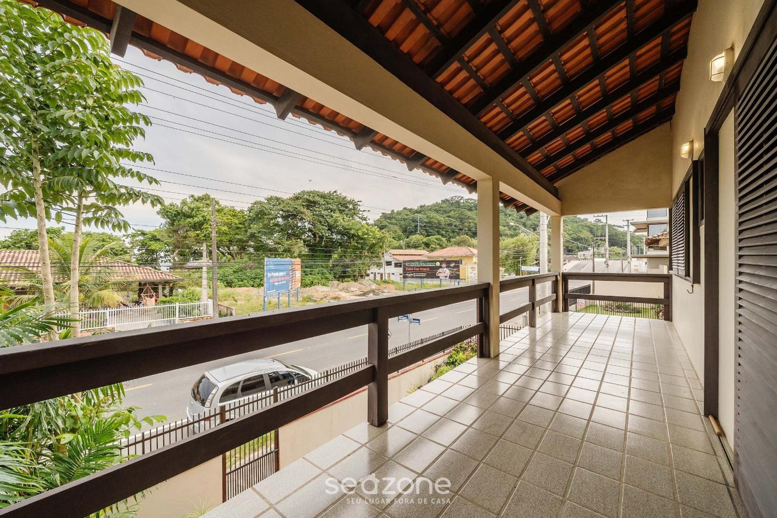 House 100m from the beach in Barra Velha AIA2200