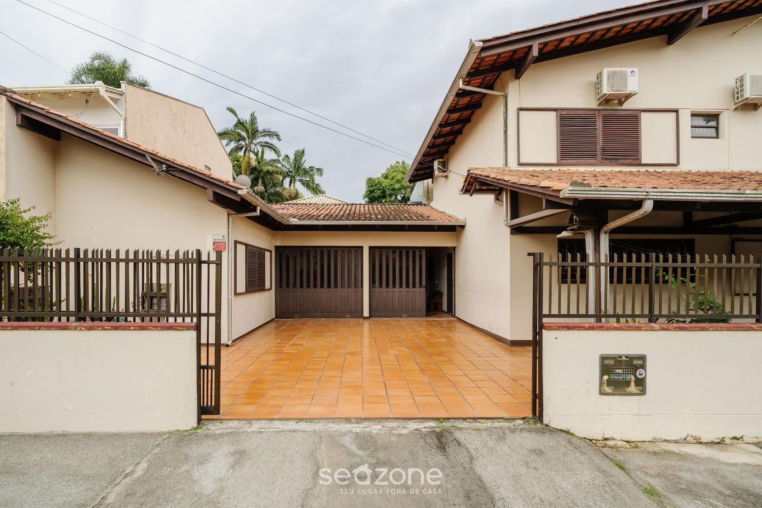House 100m from the beach in Barra Velha AIA2200