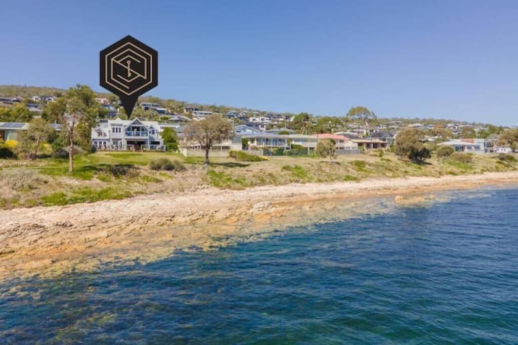Casa Con Vista Luxury Waterfront Home, Sleeps 10