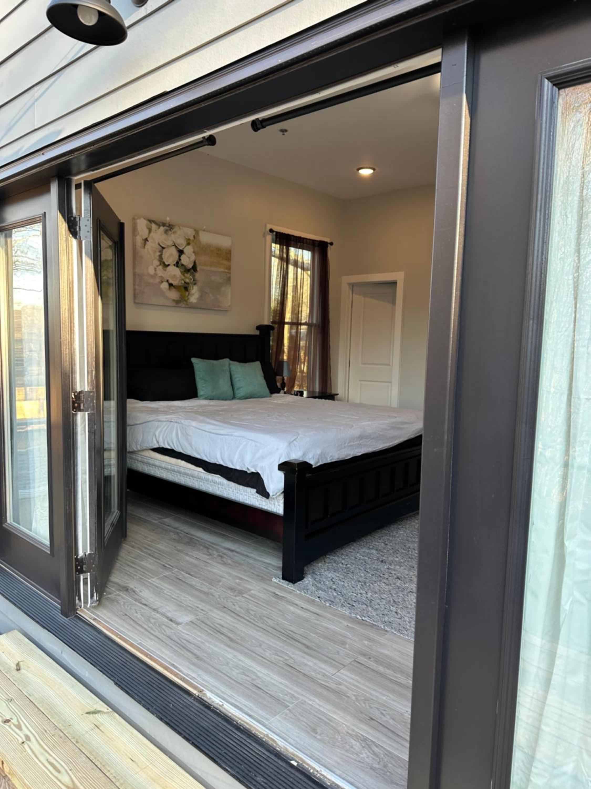 Decatur Delight Mixed- Use Apartments!