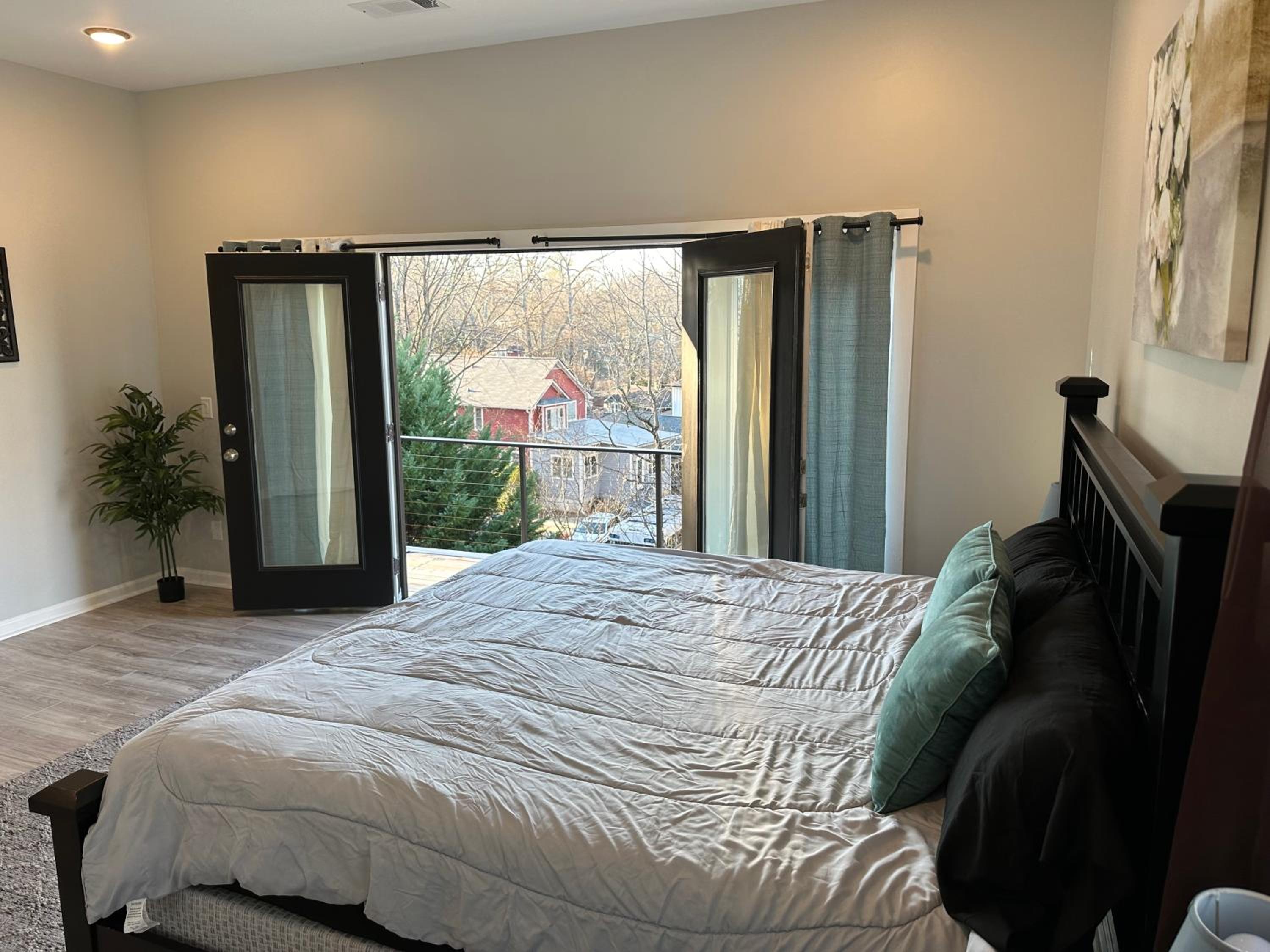 Decatur Delight Mixed- Use Apartments!