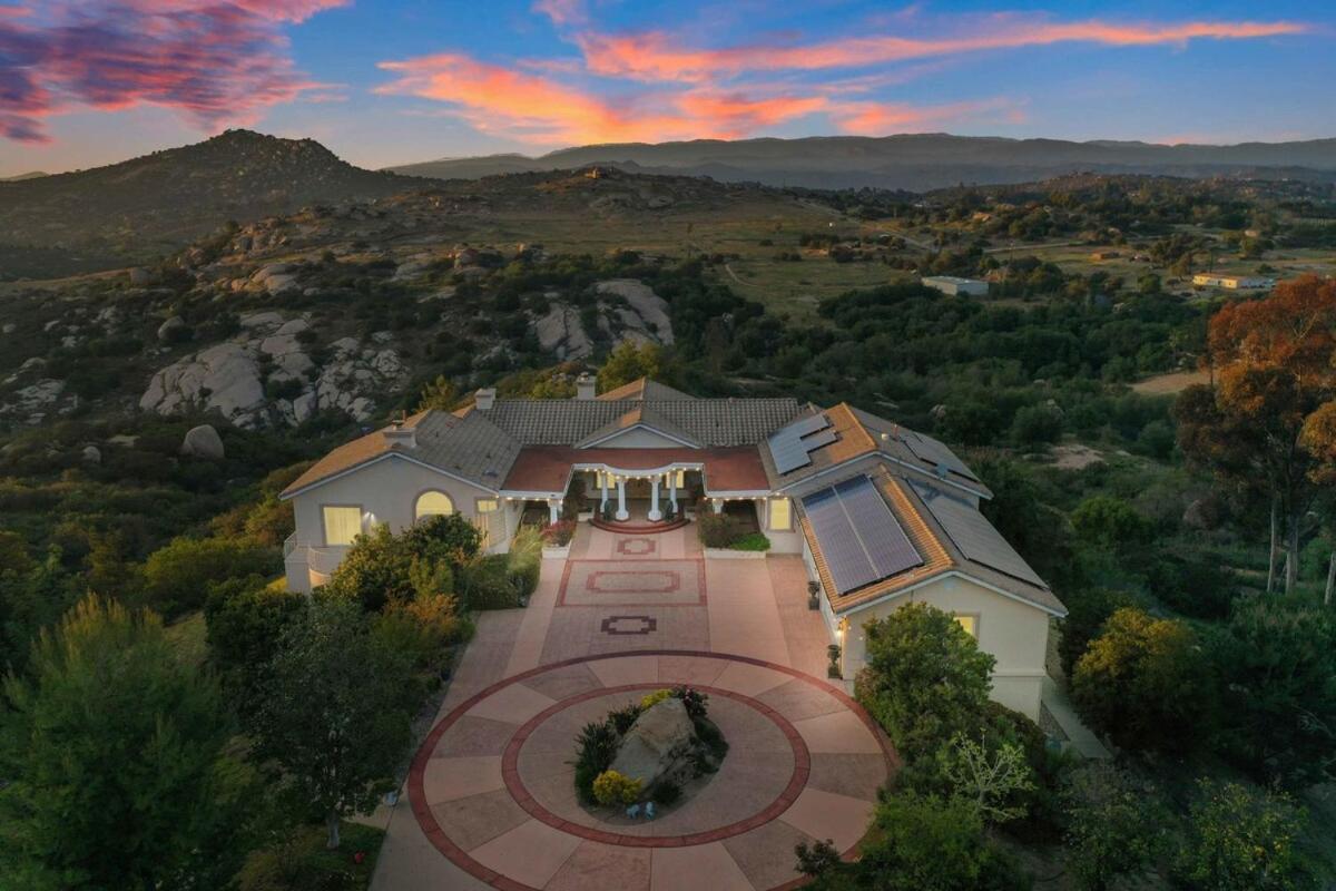 Panoramic View Villa with Pool - Events OK view 4