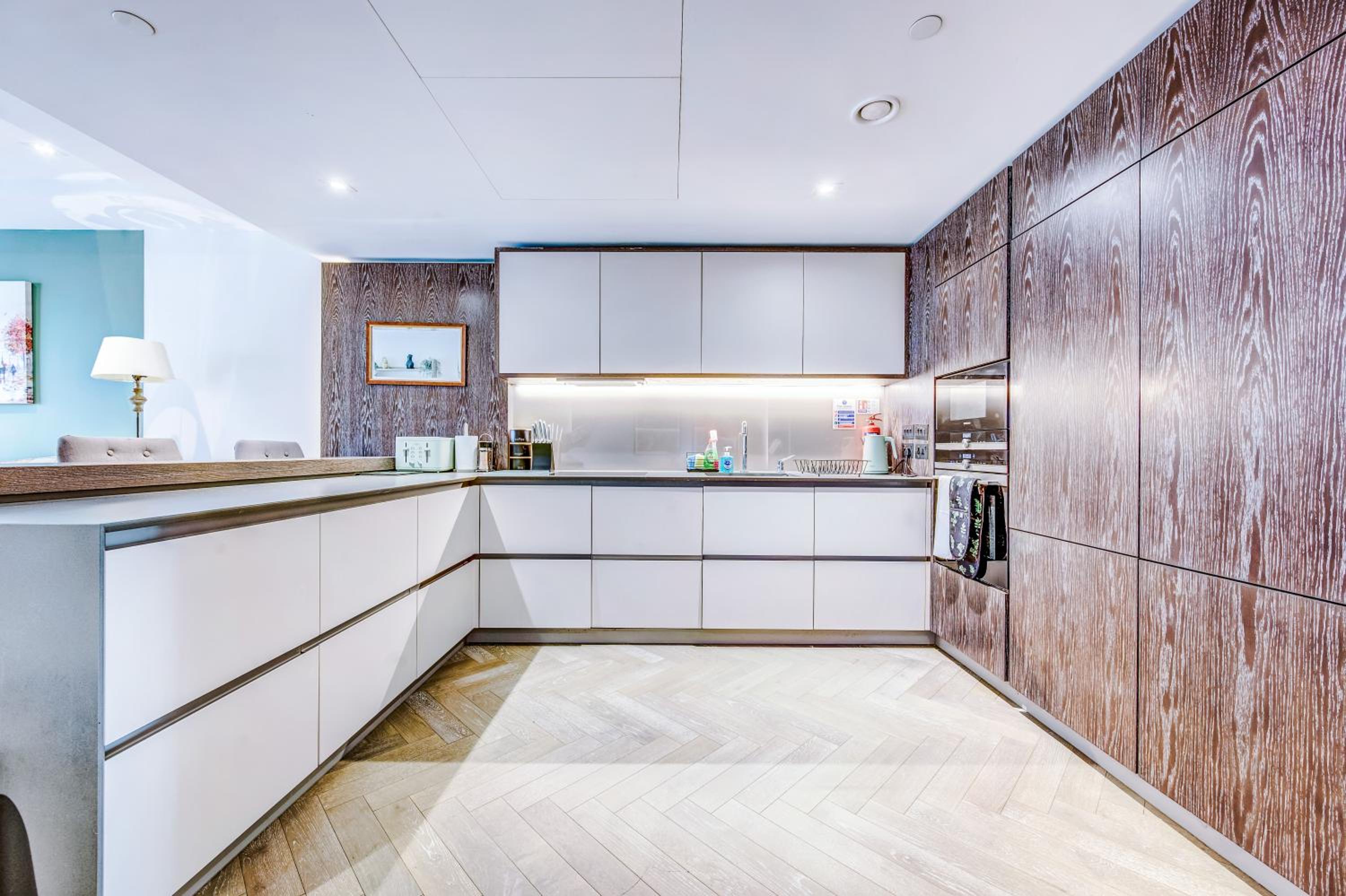 Stunning 2-Bed Apartment in London by 53 Degrees Property, City Centre, Amazing views!