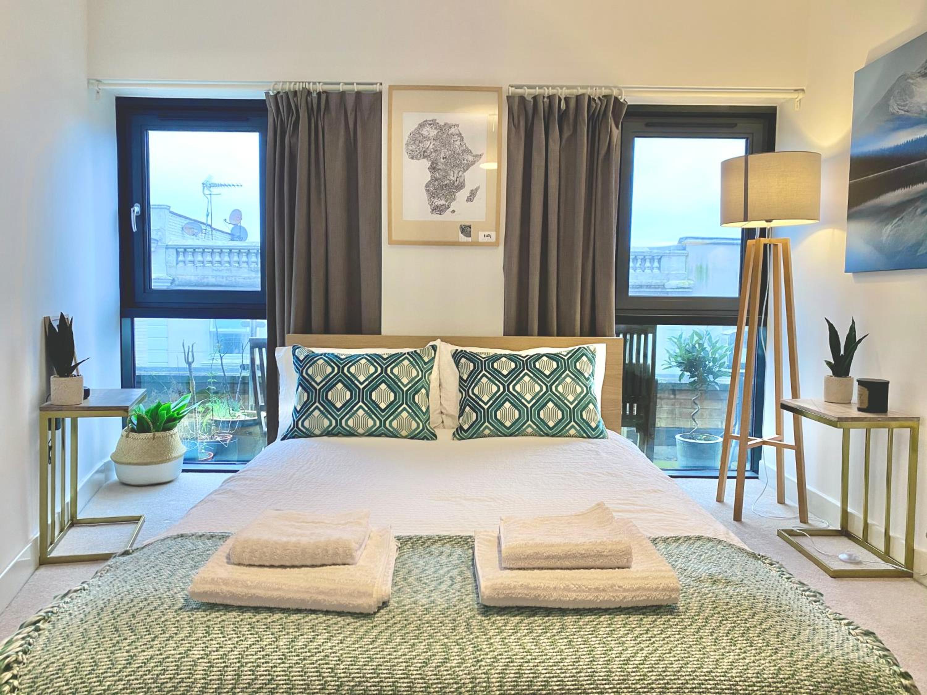 Modern, spacious flat in the heart of Bournemouth. view 3