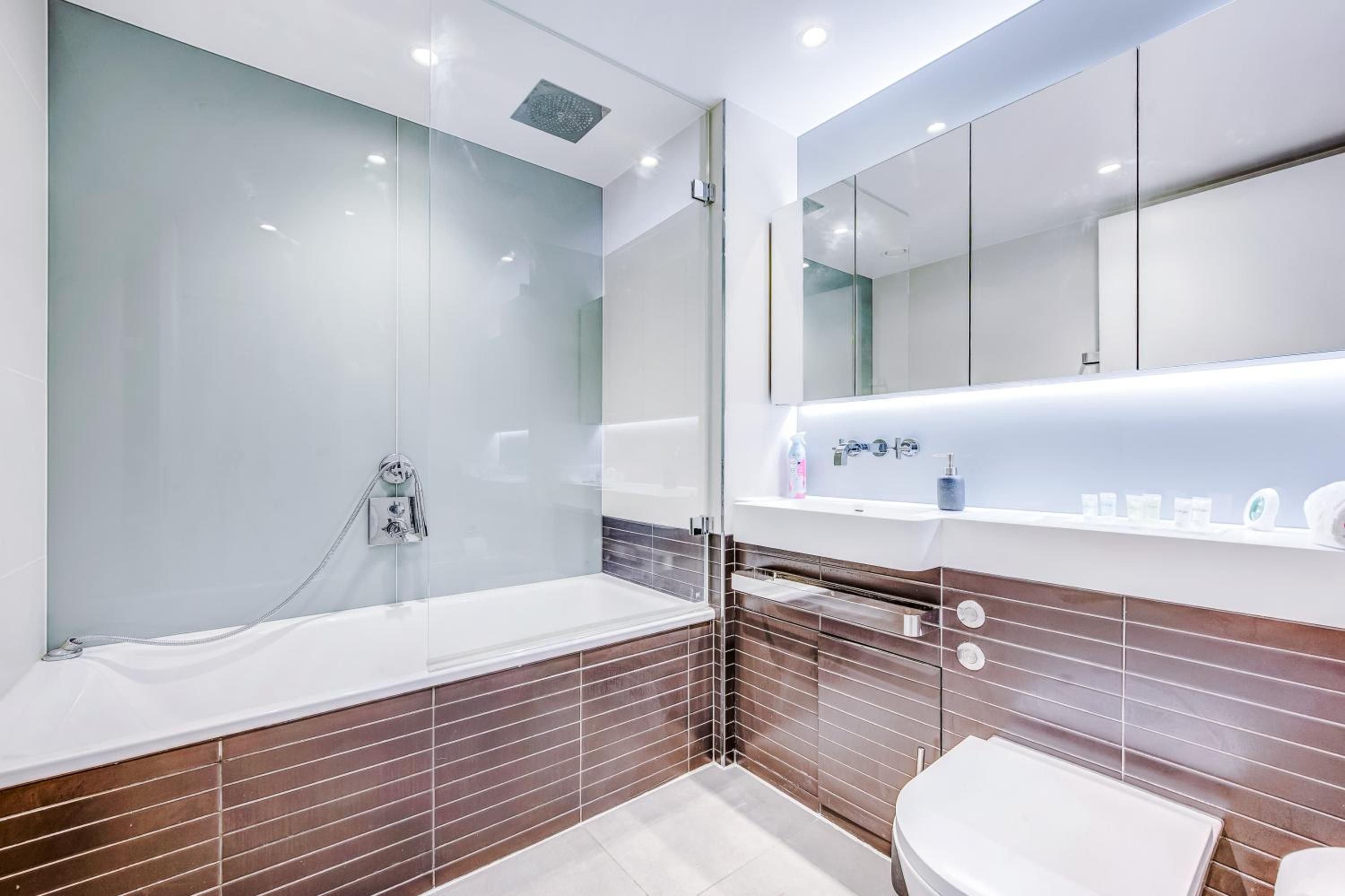 Stunning 2-Bed Apartment in London by 53 Degrees Property, City Centre, Amazing views!