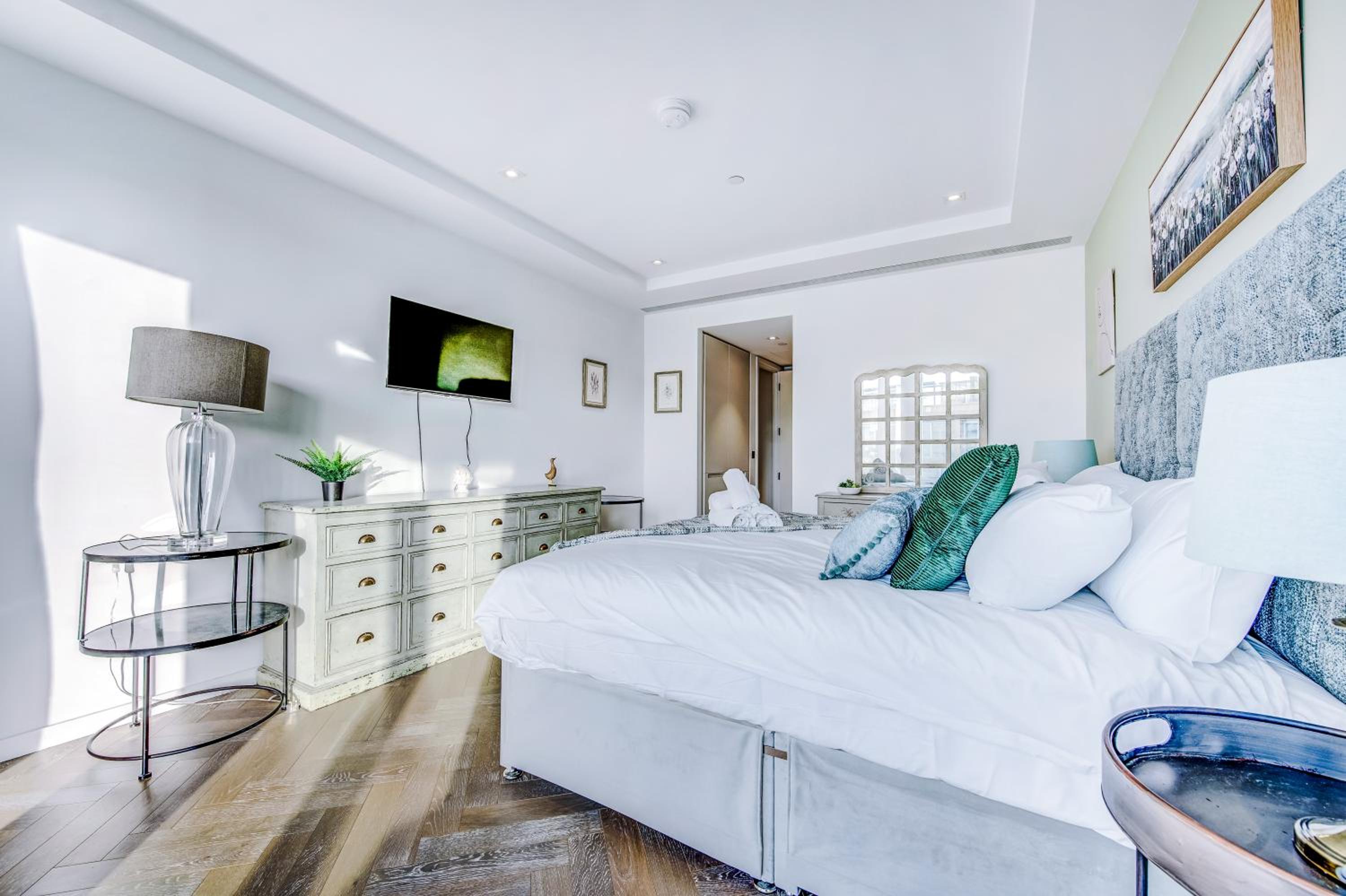 Stunning 2-Bed Apartment in London by 53 Degrees Property, City Centre, Amazing views!