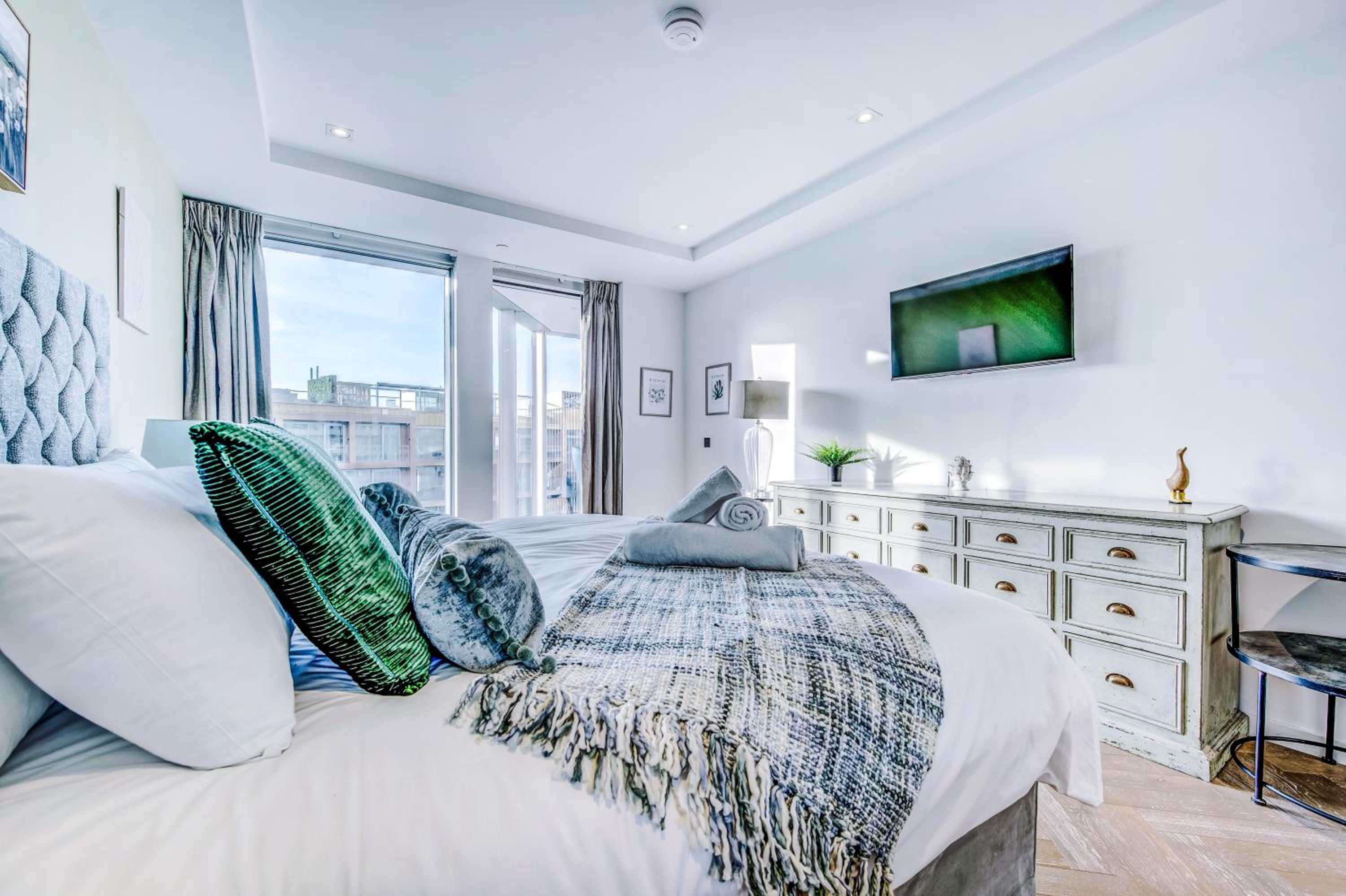 Stunning 2-Bed Apartment in London by 53 Degrees Property, City Centre, Amazing views!