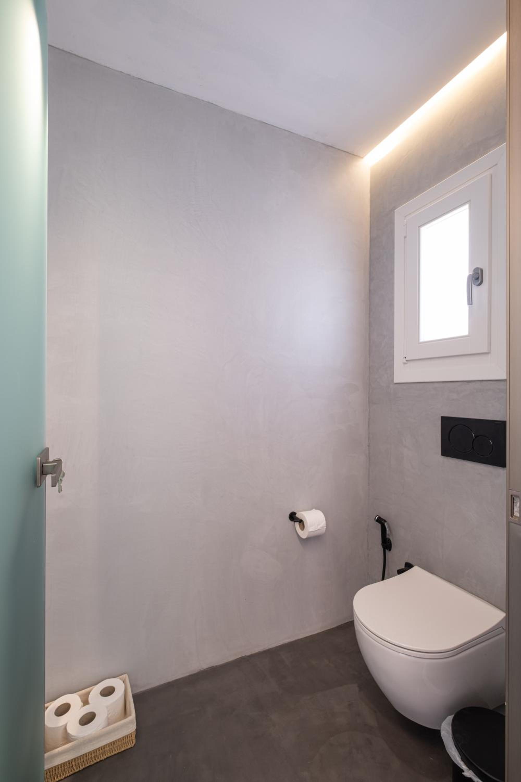 Blueros - Black Stone Suite view 4