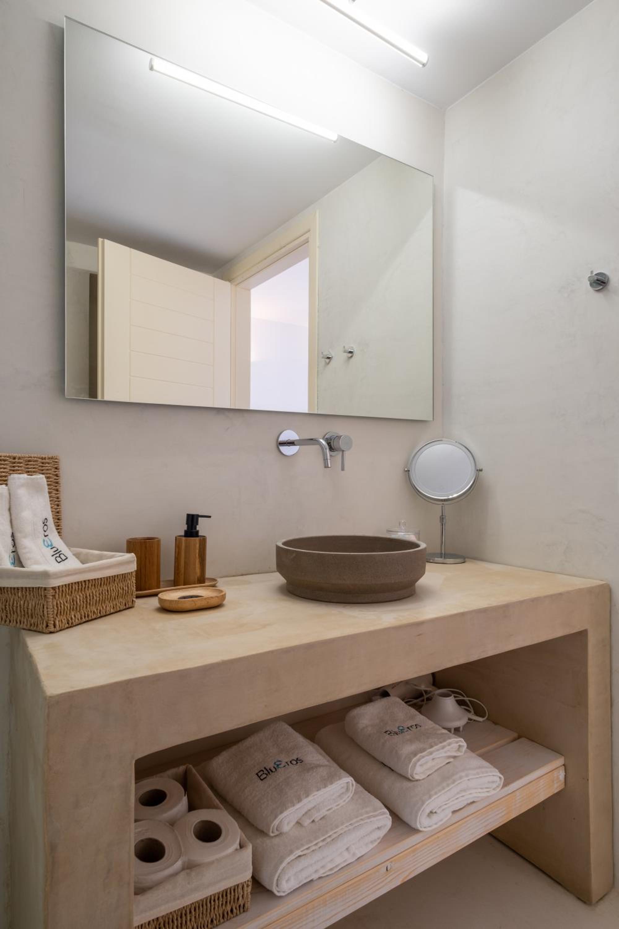 Blueros - Grey Suite view 5