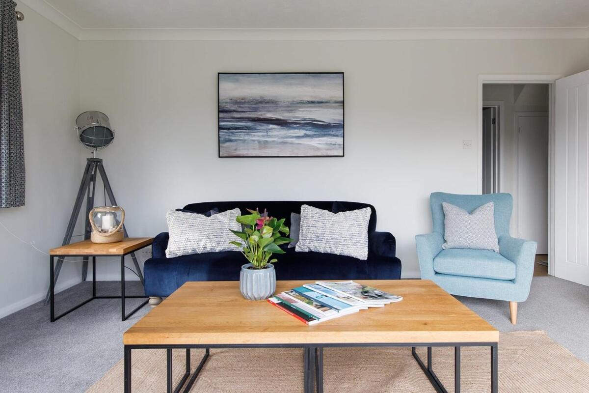 Spacious home for 8 in Witterings - walk to beach view 4