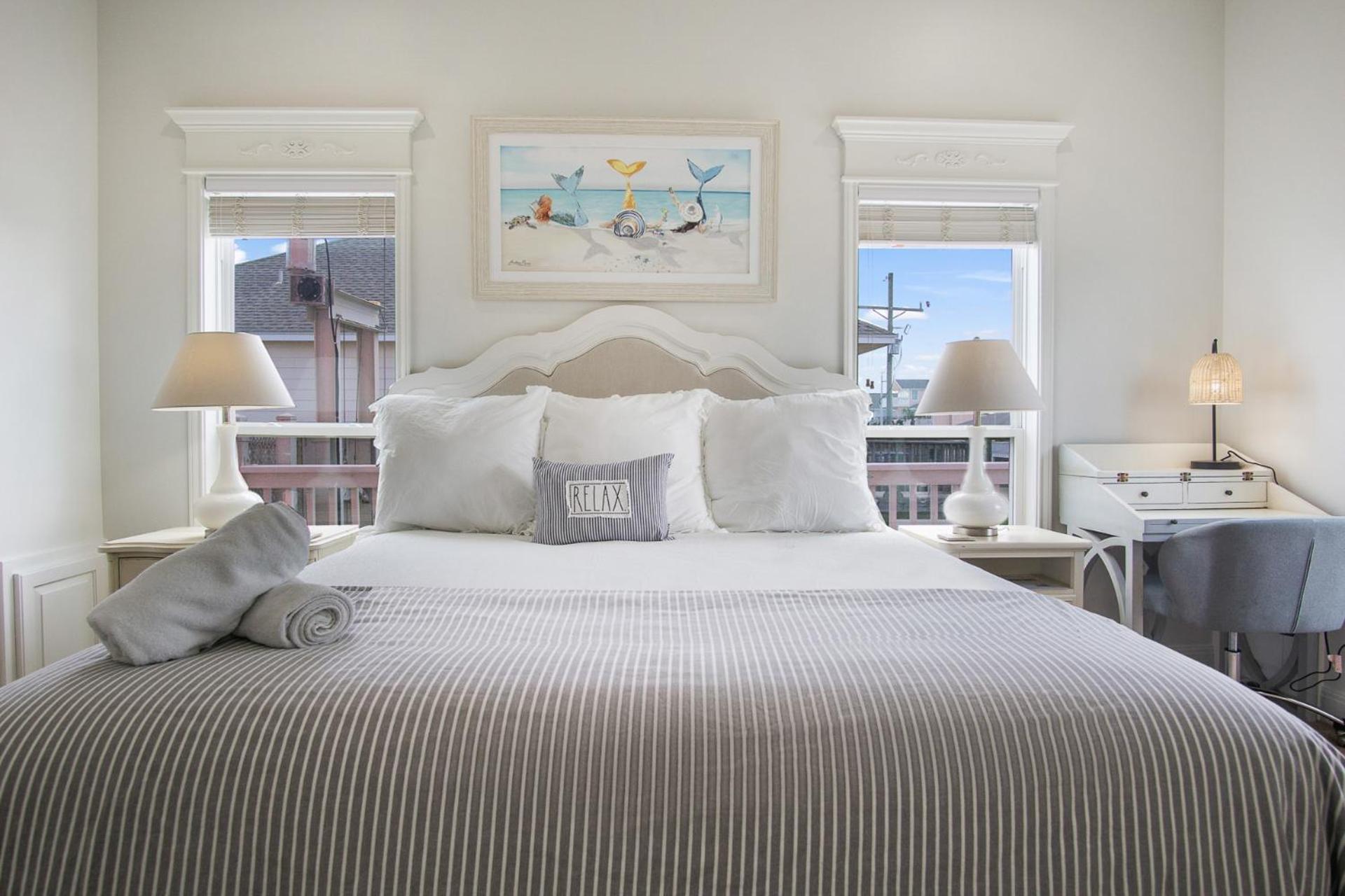 Beach Front Cottage with Beautiful Ocean Views! view 4
