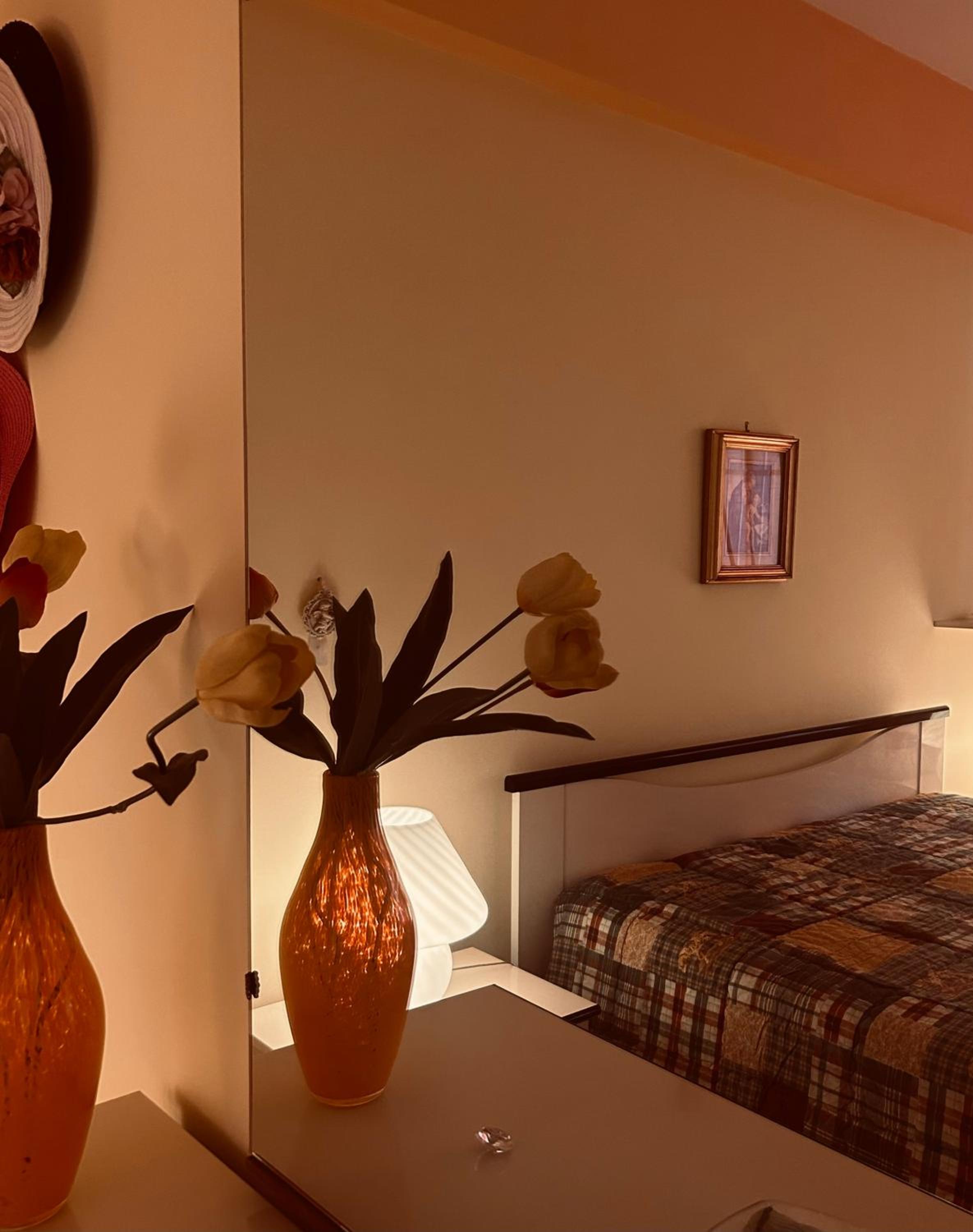 Flowers Appartaments en Seccagrande — hotel room
