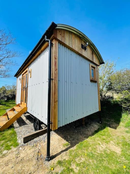 The Hut@Trefechan Wen - Coastal Coziness! view 5