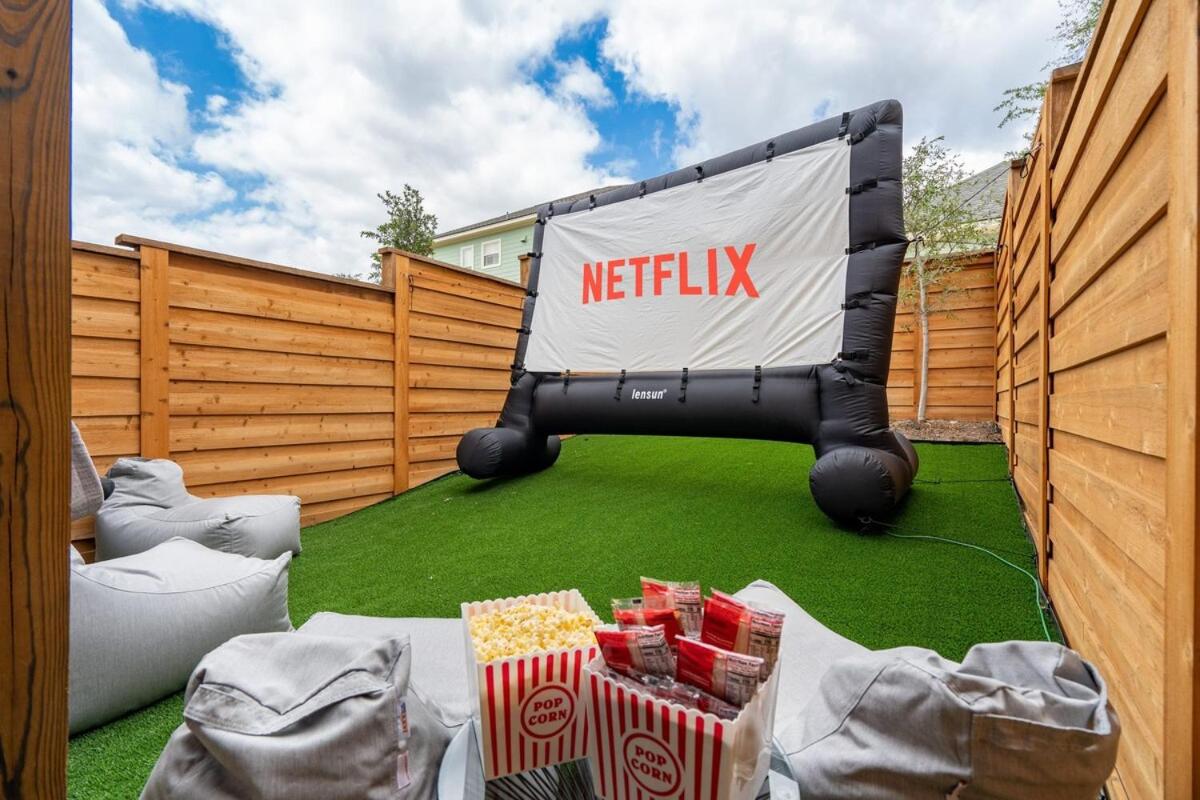 The Black Sands I Outdoor Theatre I Game Room I TV view 4