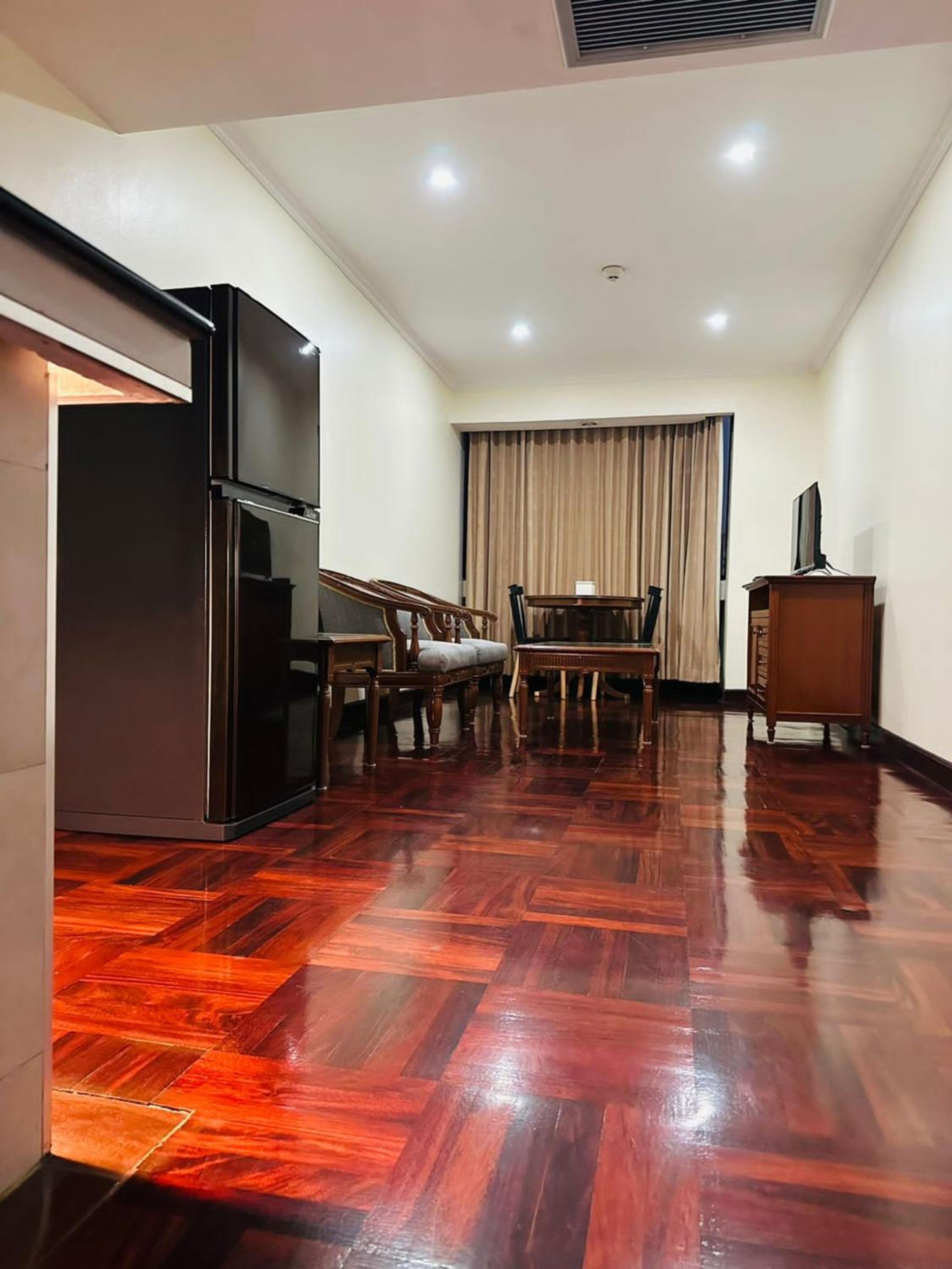 Affordable Serviced Apartments in Nana Omni Tower - Prime Sukhumvit location