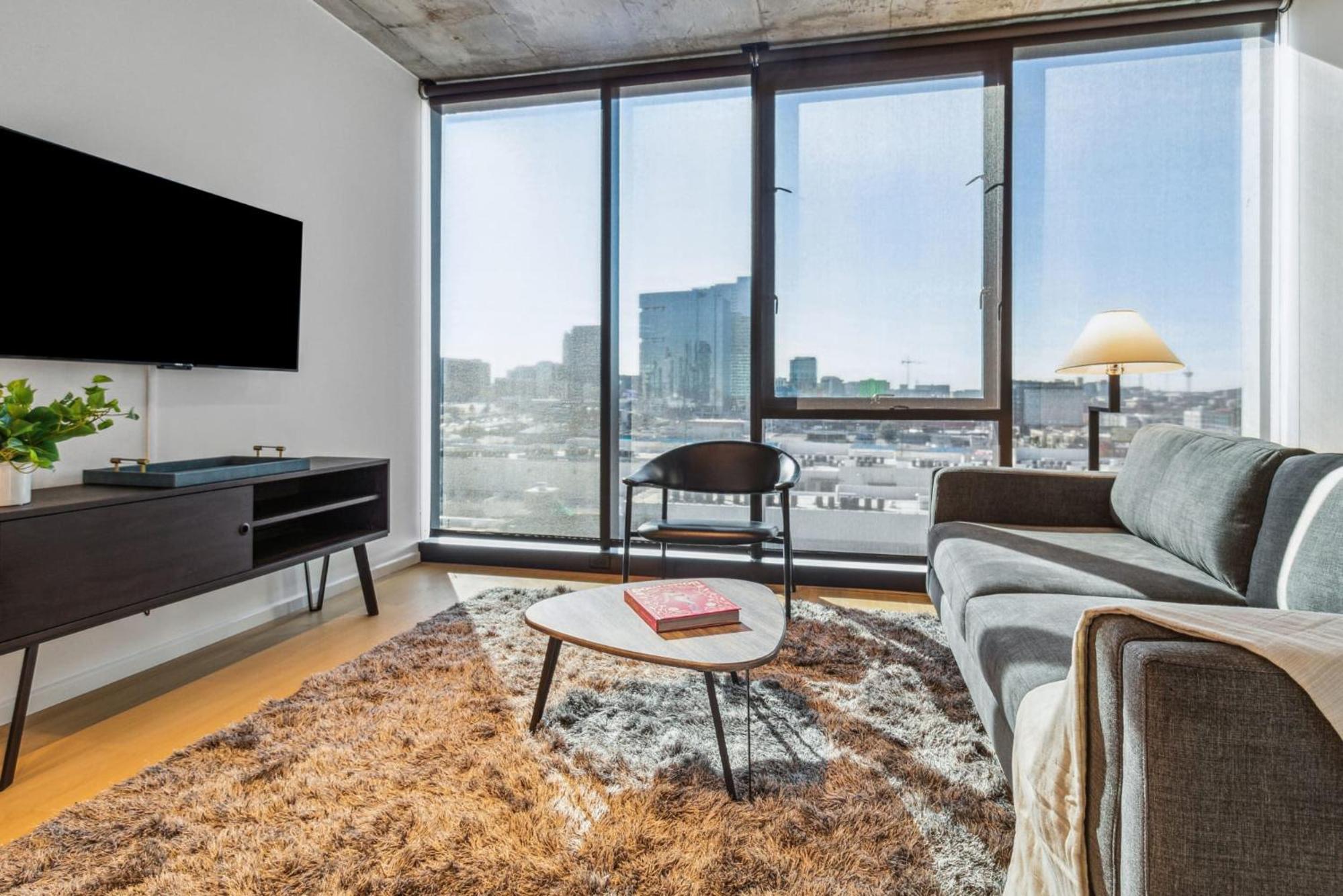 Contemporary City Living Apartments in Nashville