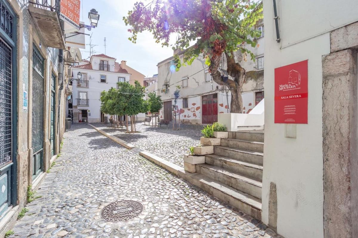 4BR Terrace · Central Lisbon · Tram 28 view 4