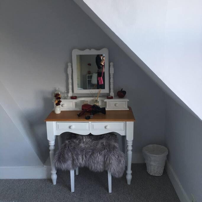 Large family home, sea view, hot tub, beach 5 min walk, dog friendly view 3