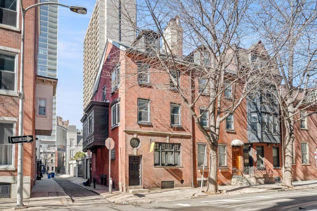 Cozy Apt in Center City! view 2