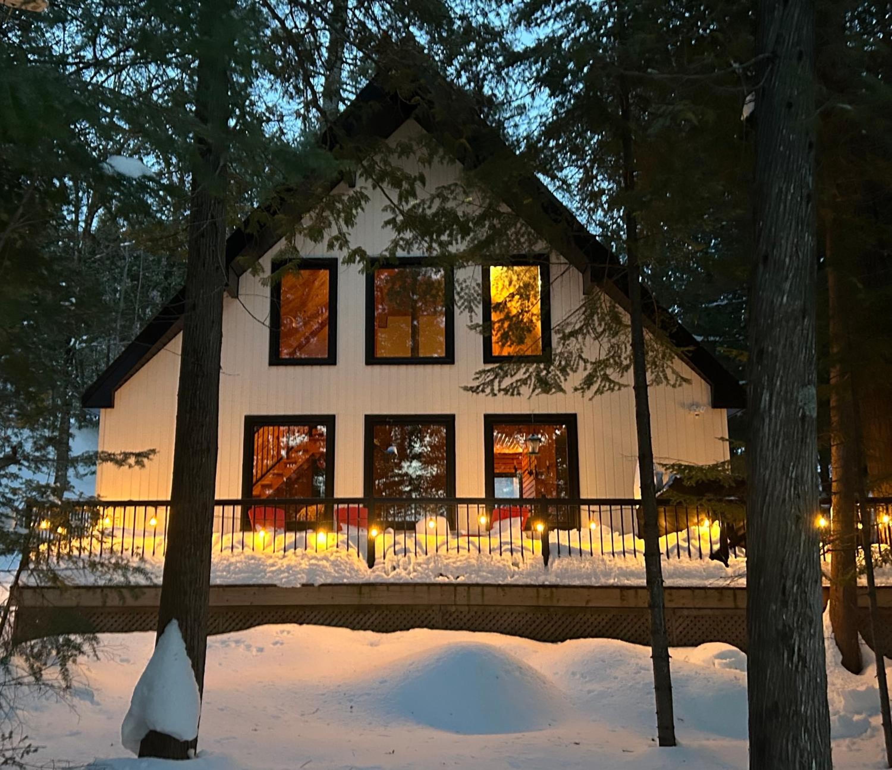 Serendipity Hideaway Spring Lakefront Gem SUPs & Boats - Firewood Included, 10 on 10