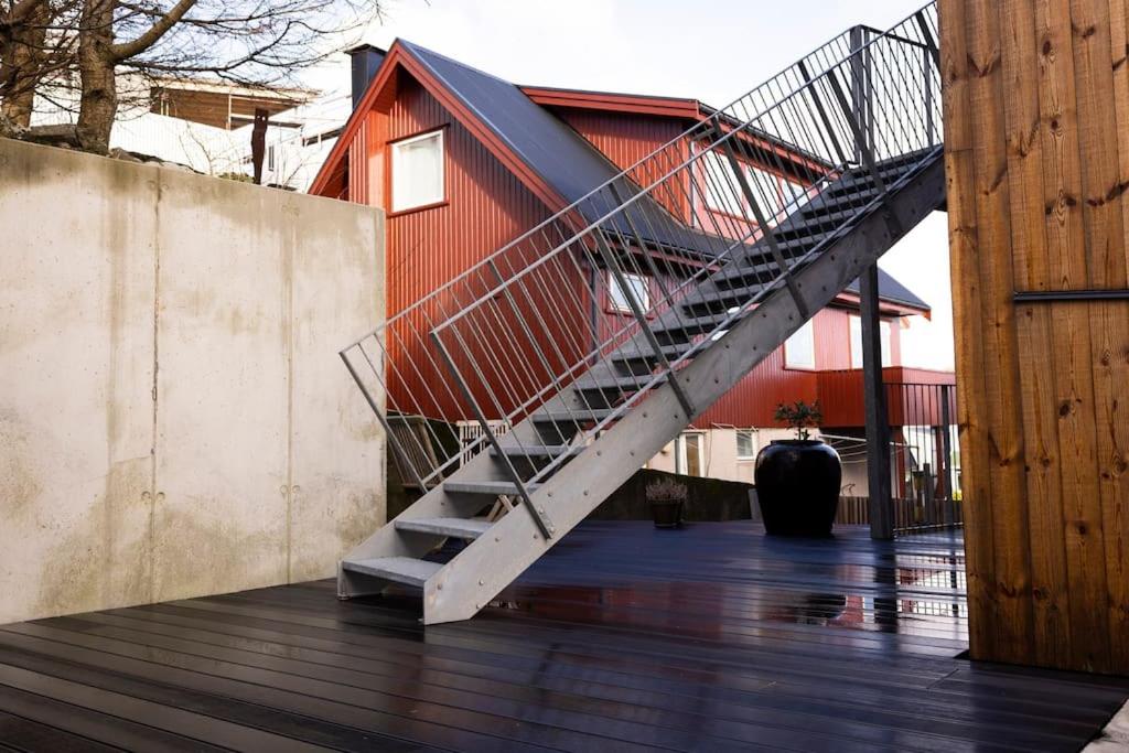 CONRADSBREKKA Luxury Top Floor Apartment in Central Tórshavn