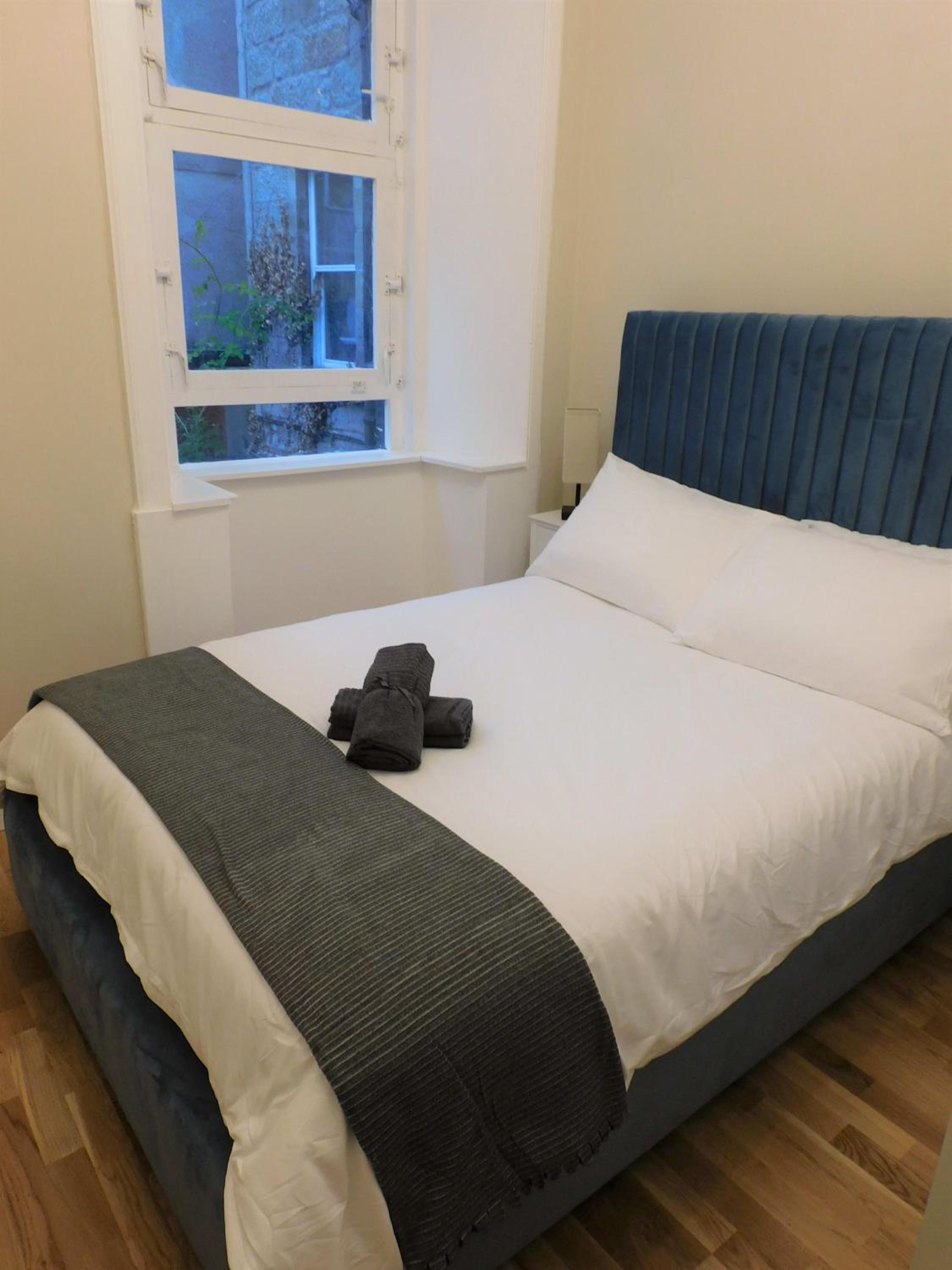 Beautiful 3 bed apt in the City Centre view 2