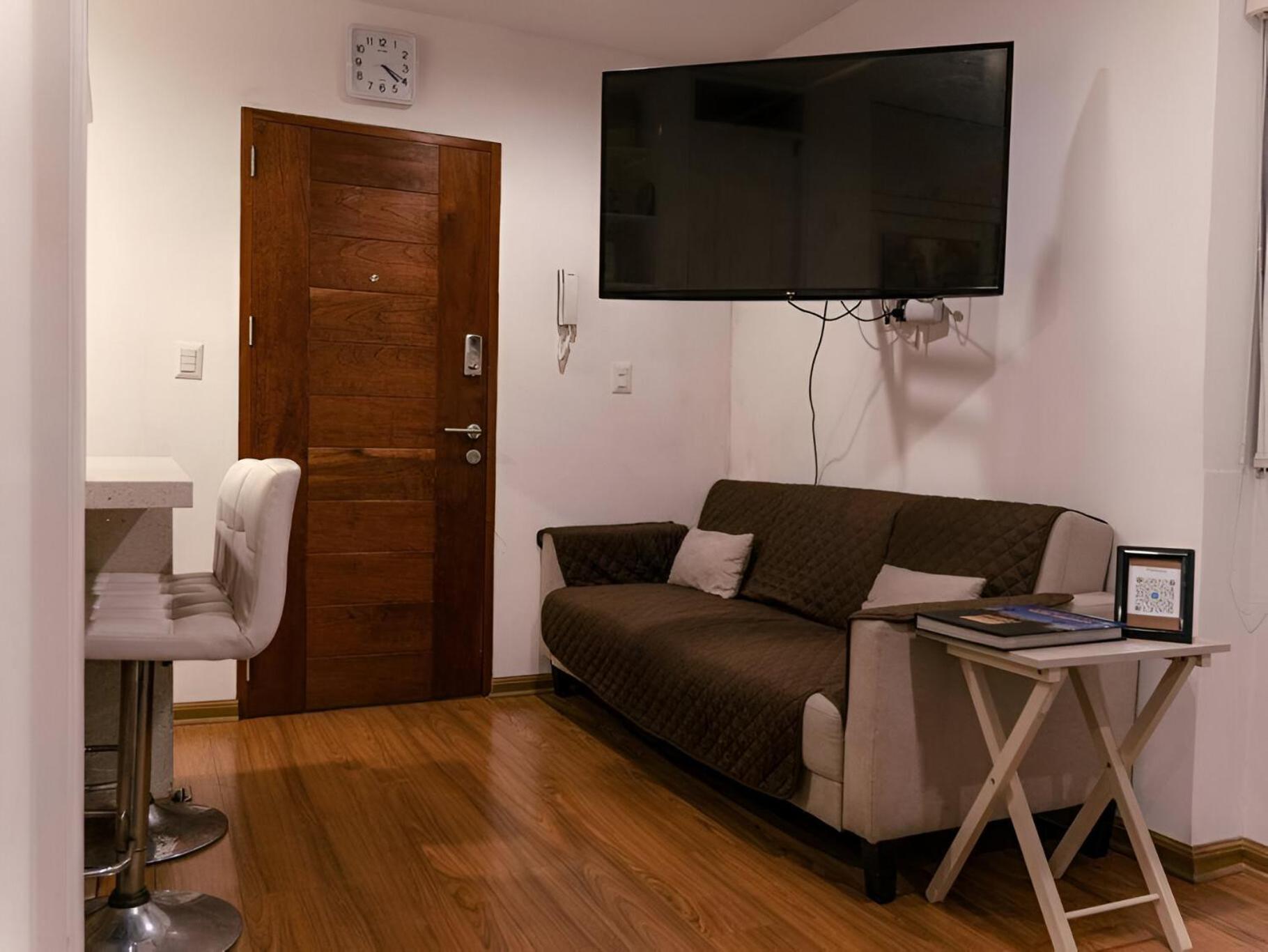 Bright 1BR close to boulevard view 3