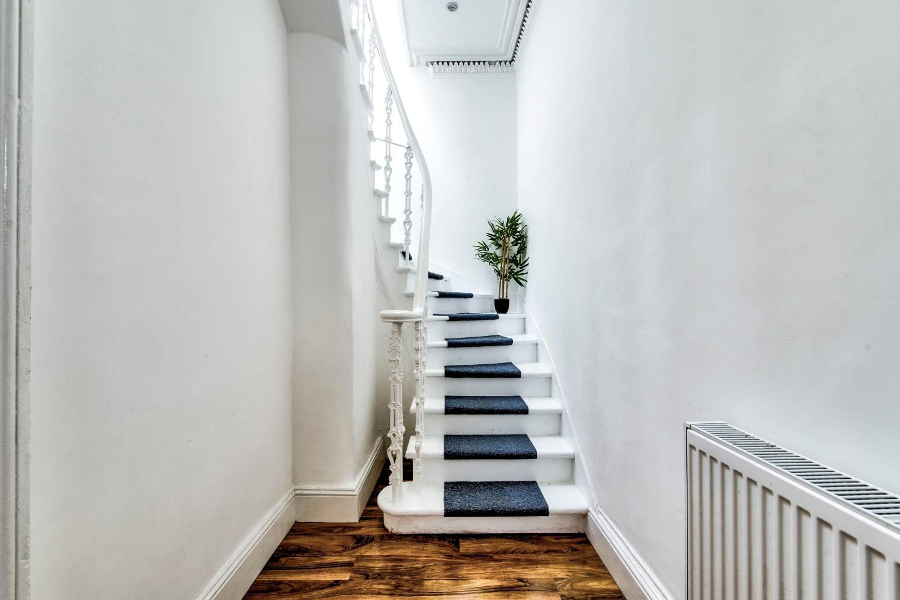 Stunning 5 bedroom apt, close to city centre, SEC, Hydro and motorway view 4