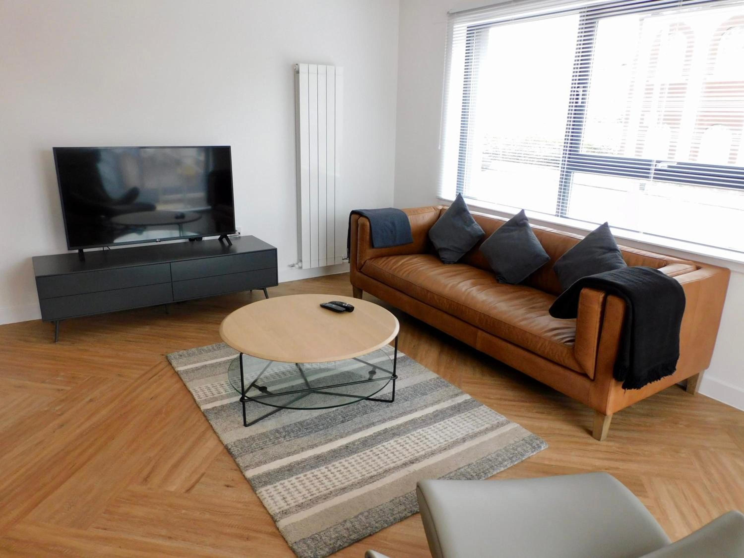 Brand new gorgeous 2 bed Apt in Finnieston view 3