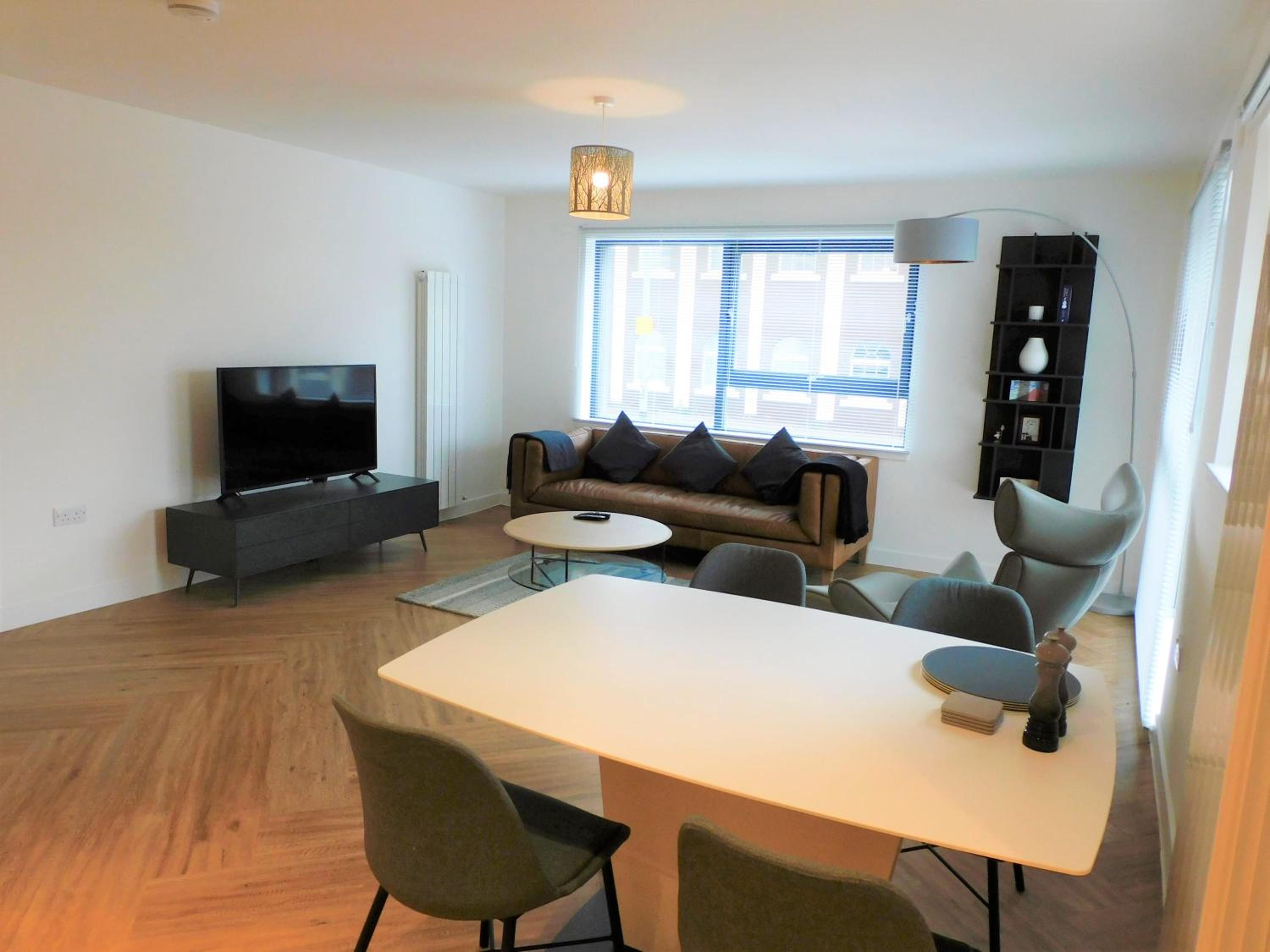 Brand new gorgeous 2 bed Apt in Finnieston view 5