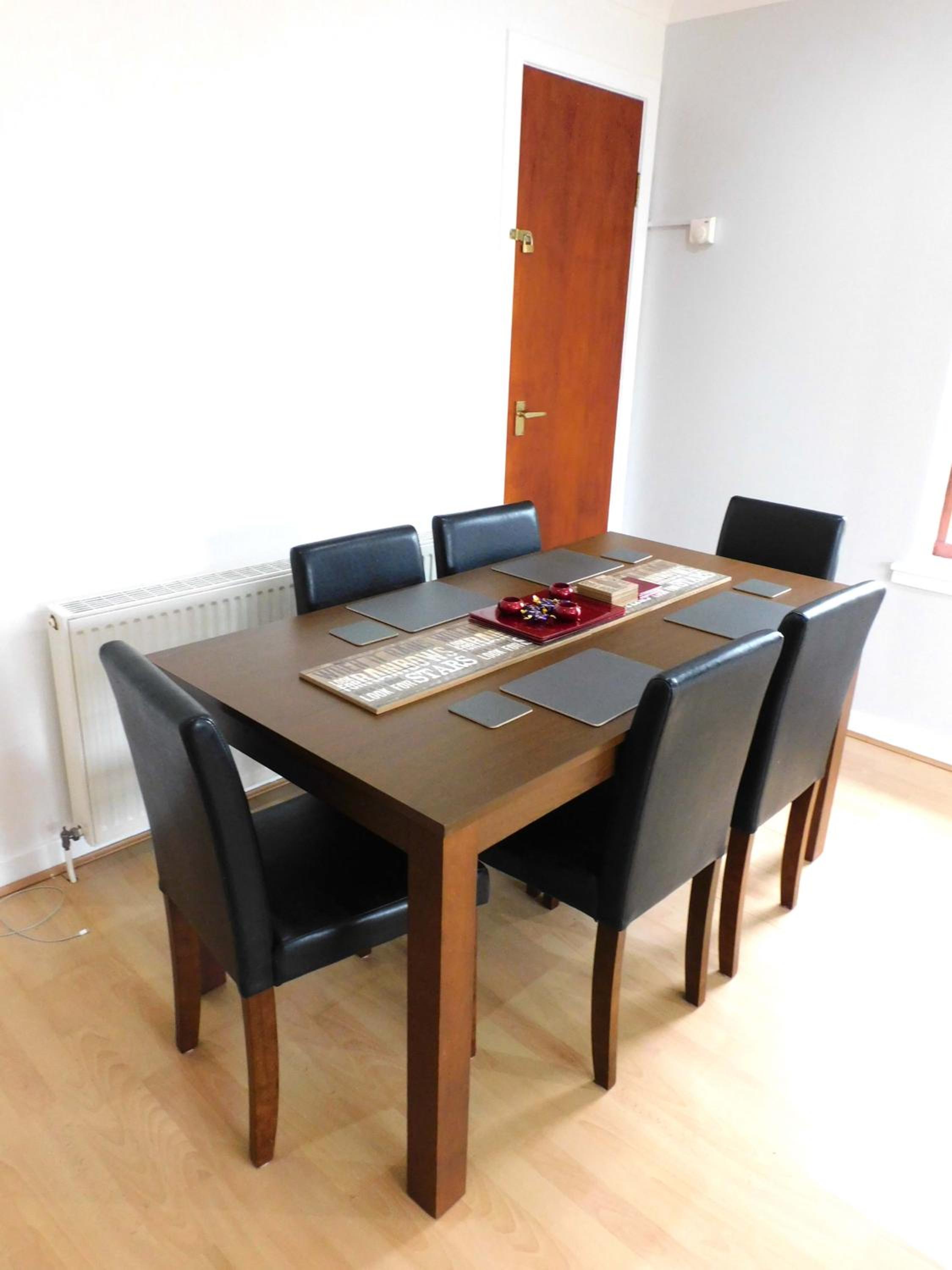 Charming 2 bed apt close to City and SEC Hydro view 4