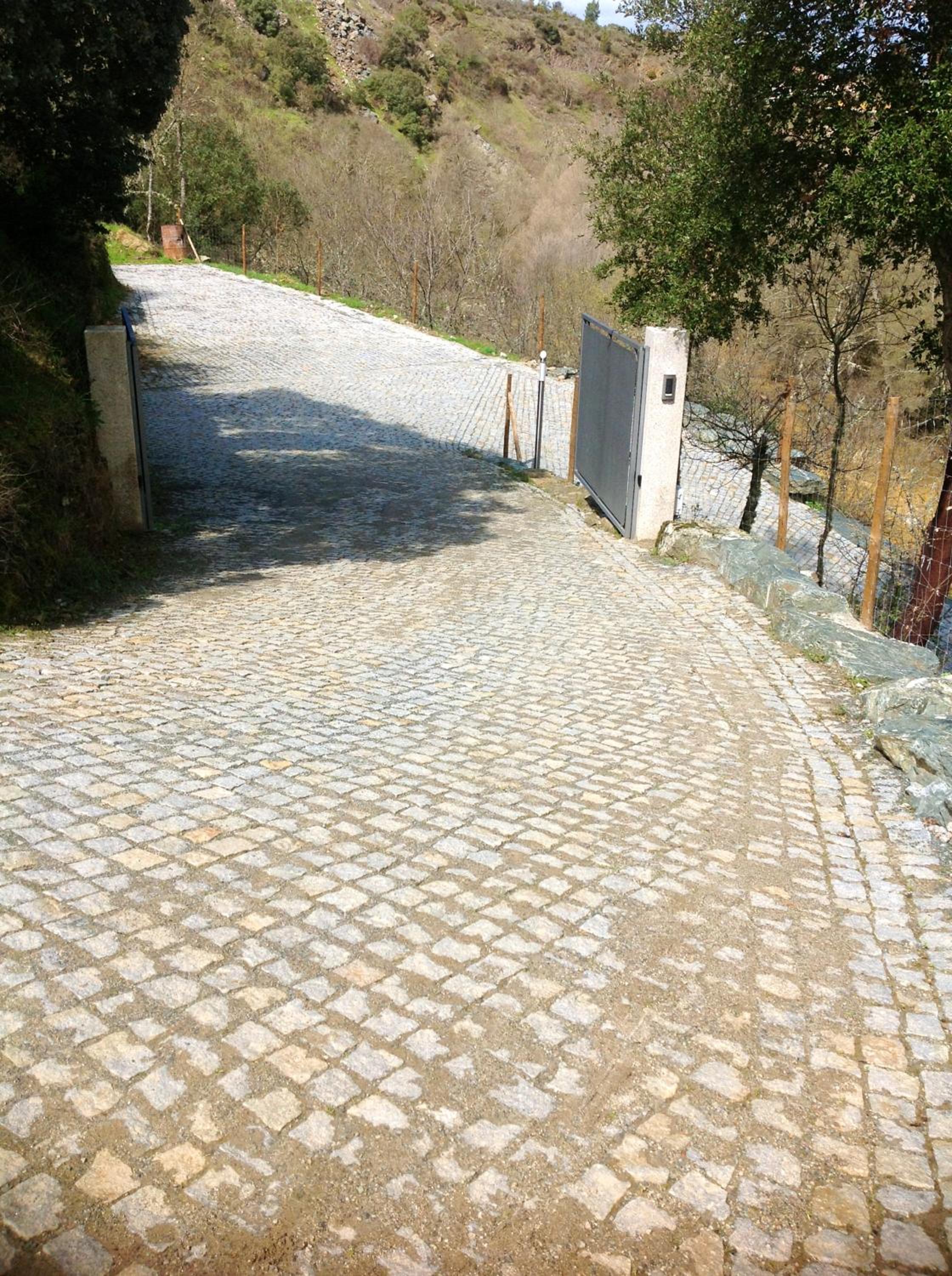 Spacious property in Braganca with lake and mountain view view 4