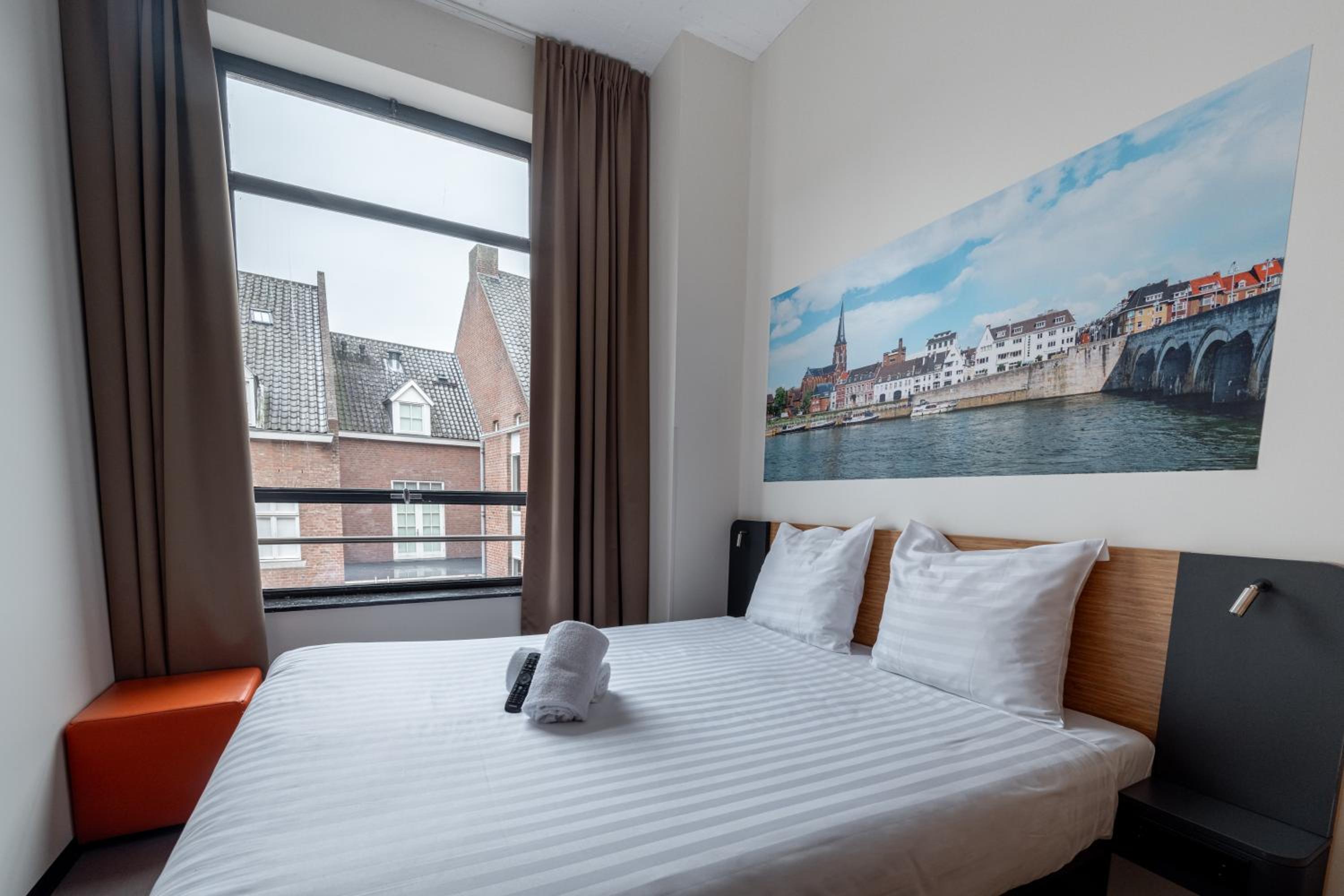 Hotel easyHotel Maastricht City Centre - Image 1