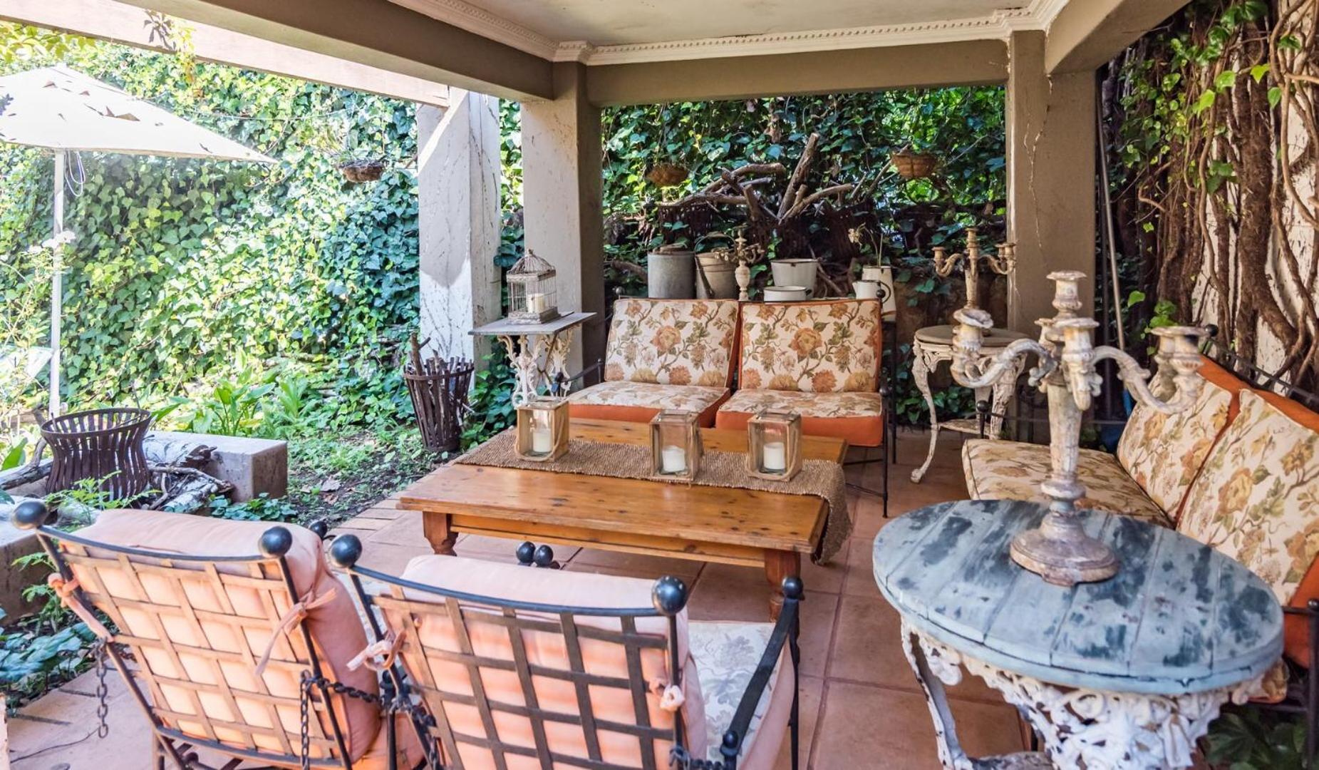 Houghton Rosebank Cottage with deck overlooking pool