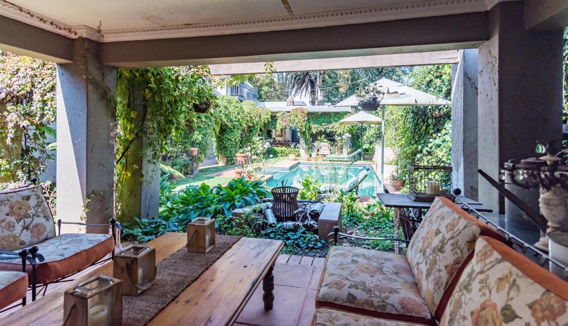 Houghton Rosebank Cottage with deck overlooking pool