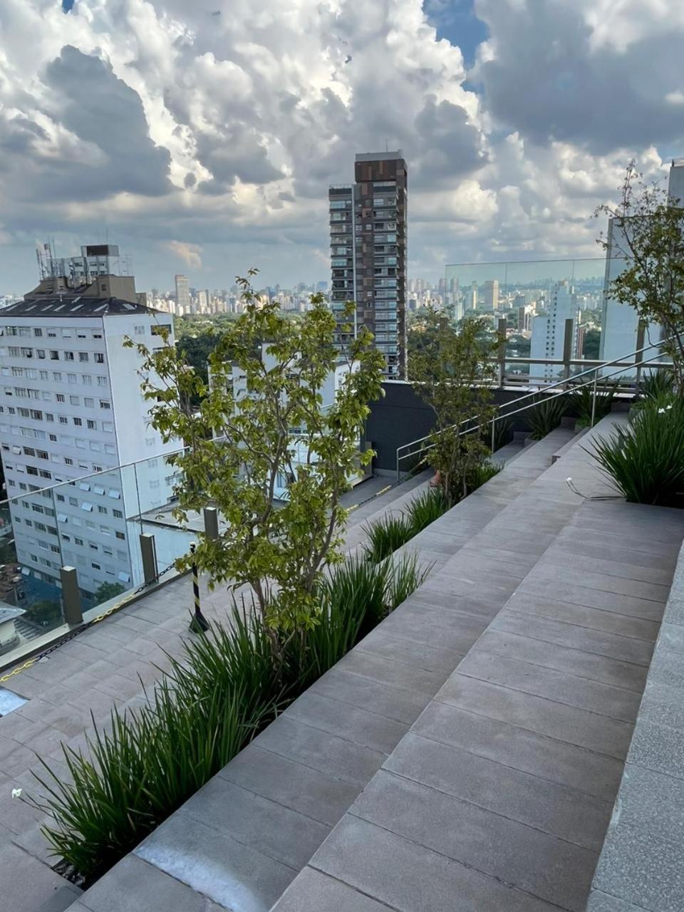 Flat Deluxe com Varanda e Vista no Jardins - VN Capote Luxuoso