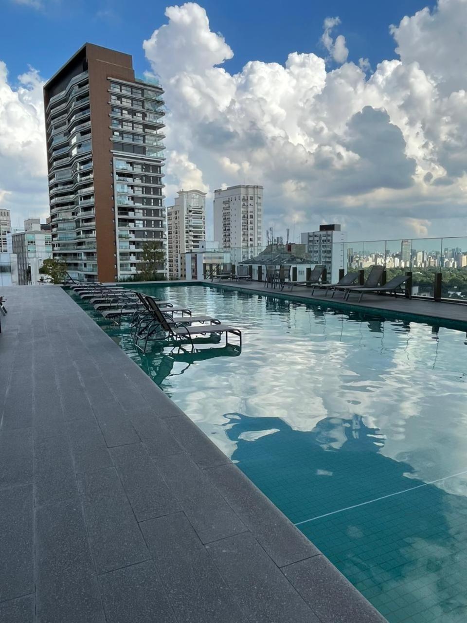 Flat Deluxe com Varanda e Vista no Jardins - VN Capote Luxuoso