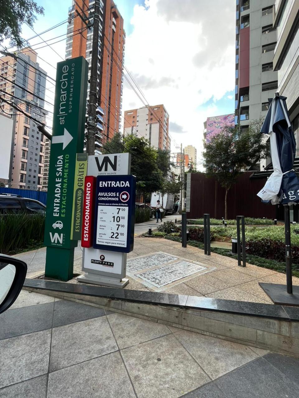 Flat Deluxe com Varanda e Vista no Jardins - VN Capote Luxuoso